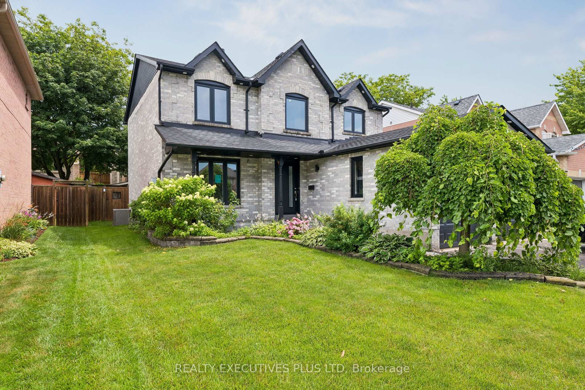 Photo 3 of 693 Barnes Crescent, Oshawa, Northglen — HOMEH