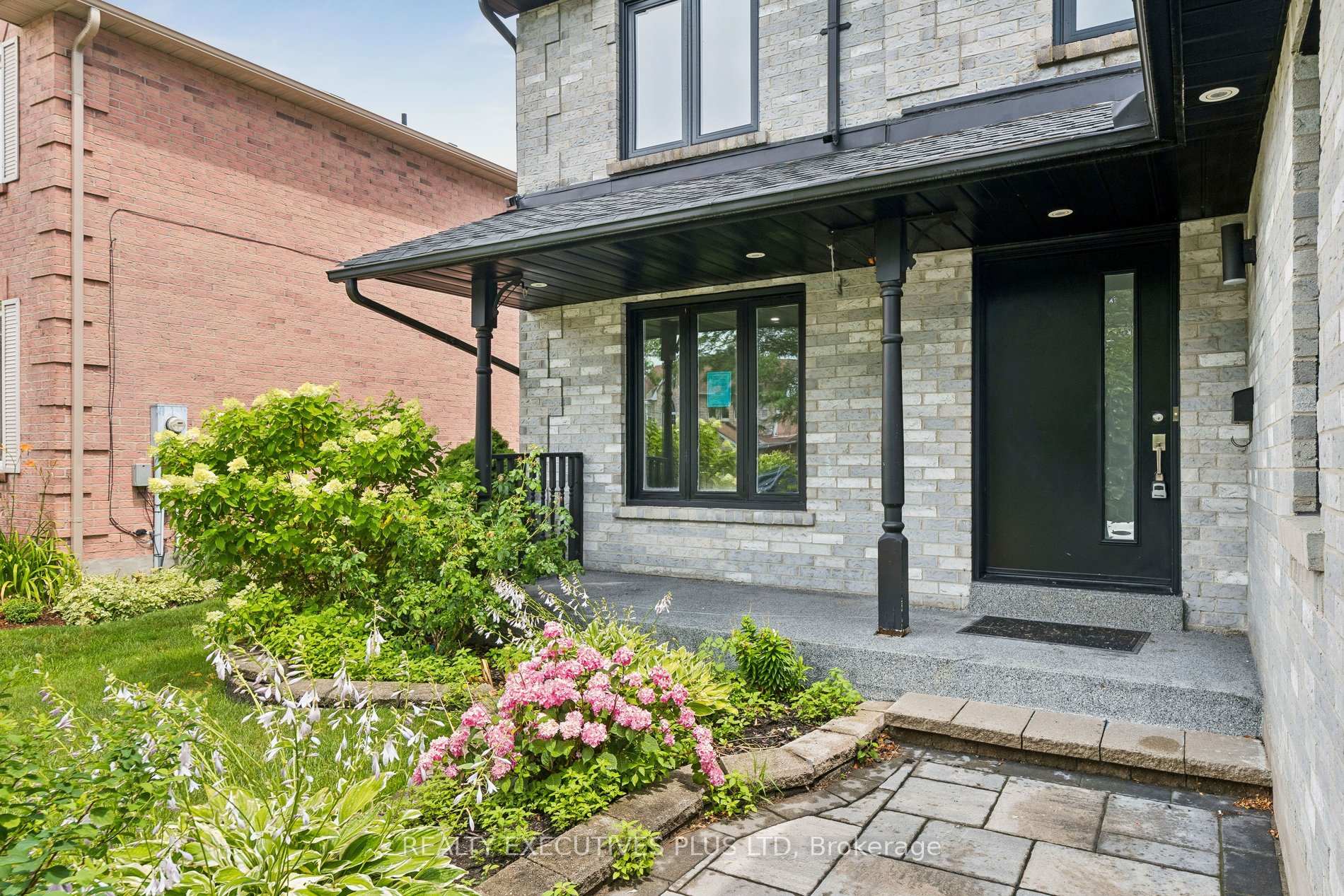 Photo 5 of 693 Barnes Crescent, Oshawa, Northglen — HOMEH