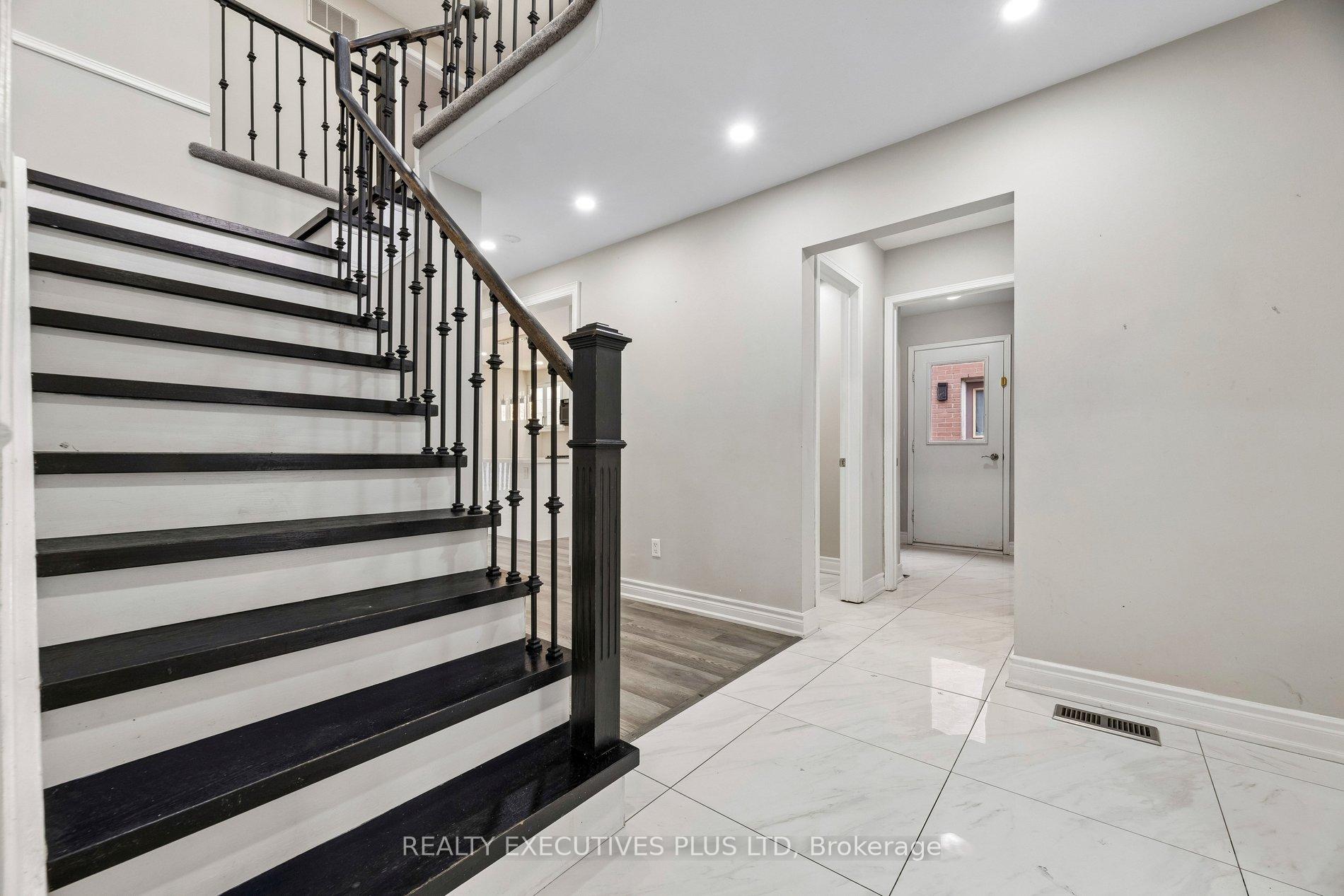 Photo 6 of 693 Barnes Crescent, Oshawa, Northglen — HOMEH