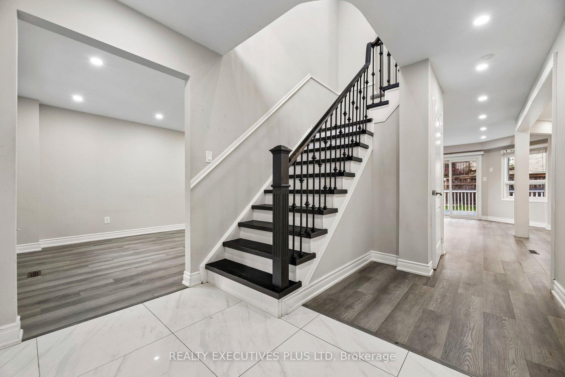 Photo 7 of 693 Barnes Crescent, Oshawa, Northglen — HOMEH