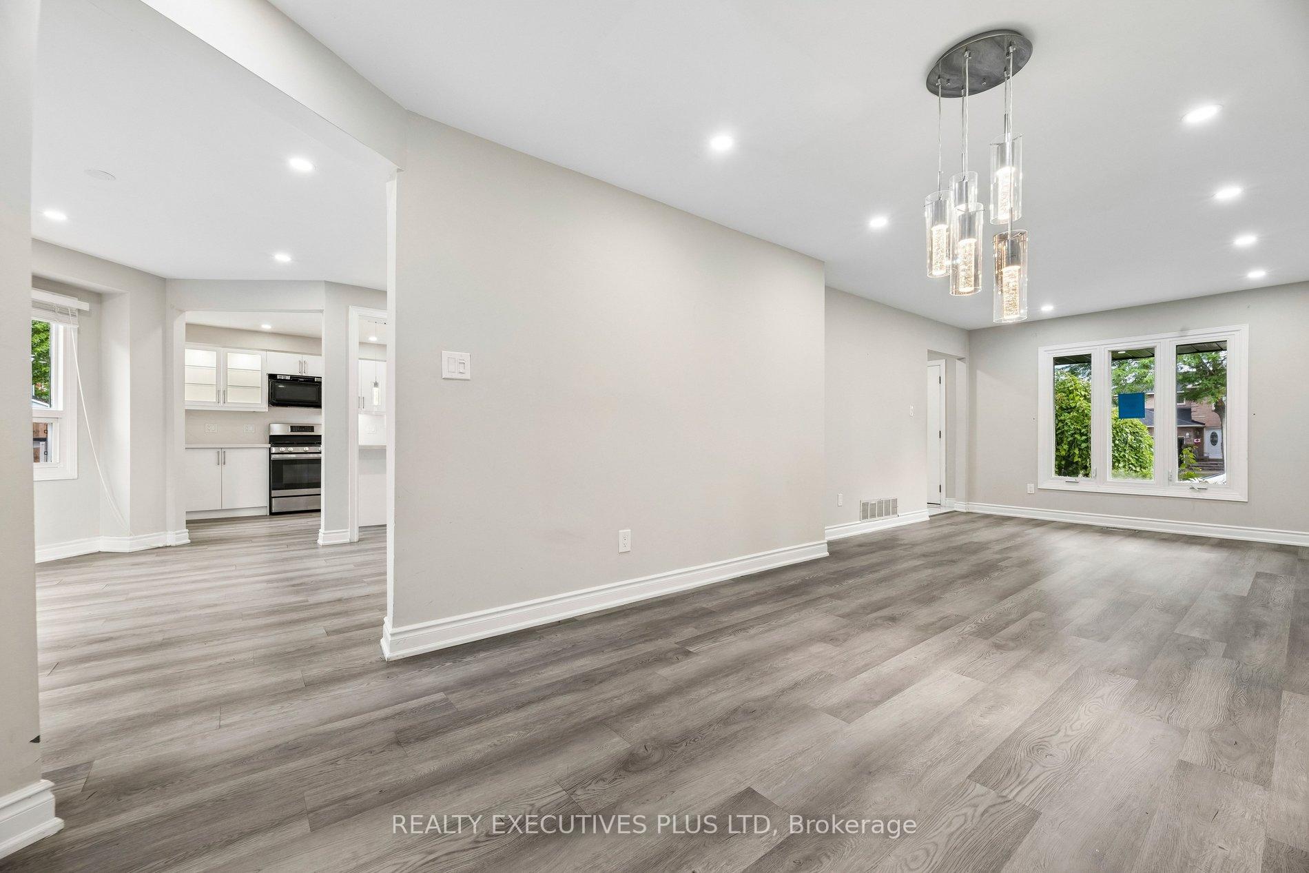 Photo 16 of 693 Barnes Crescent, Oshawa, Northglen — HOMEH