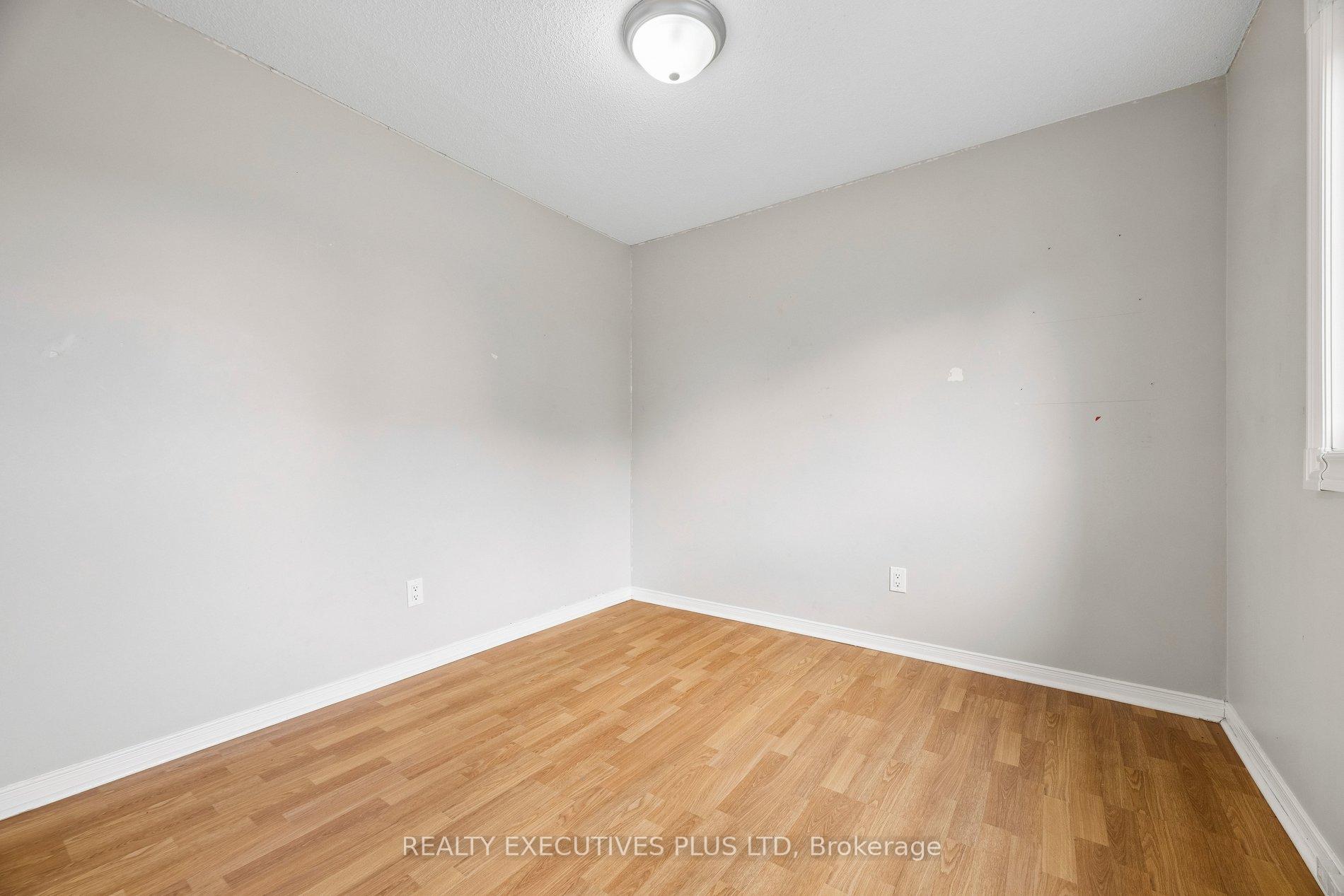 Photo 32 of 693 Barnes Crescent, Oshawa, Northglen — HOMEH