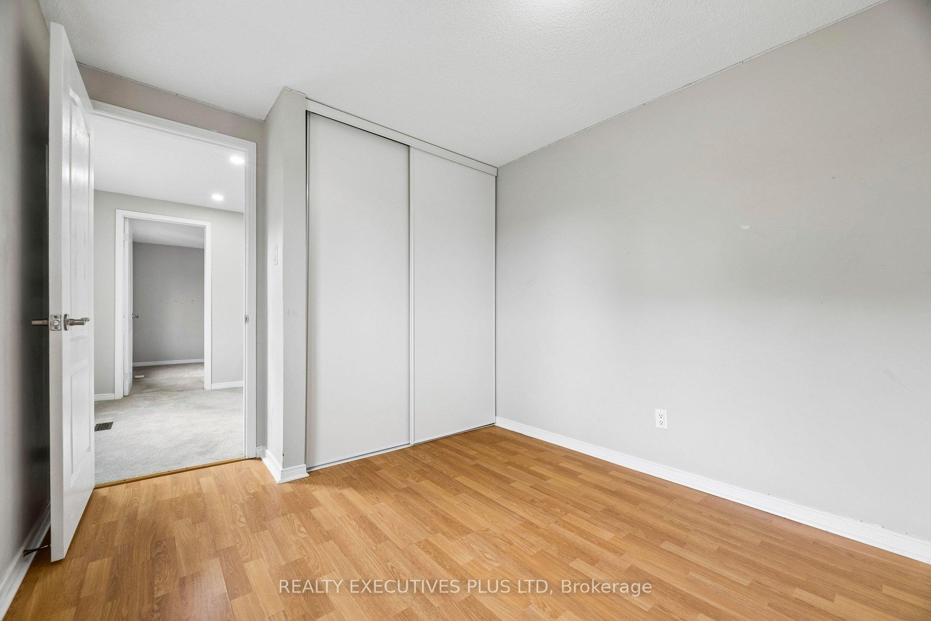Photo 33 of 693 Barnes Crescent, Oshawa, Northglen — HOMEH