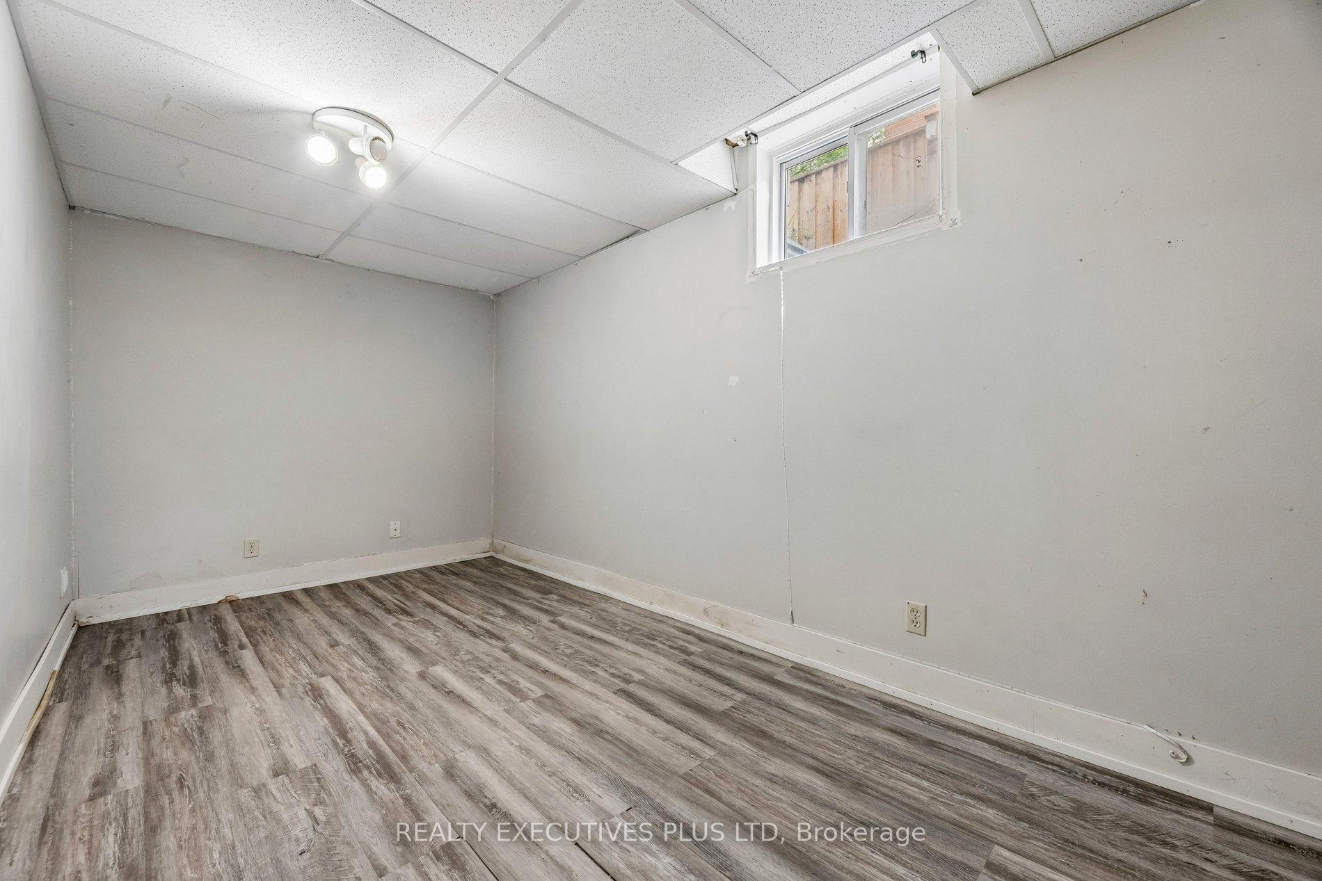 Photo 38 of 693 Barnes Crescent, Oshawa, Northglen — HOMEH