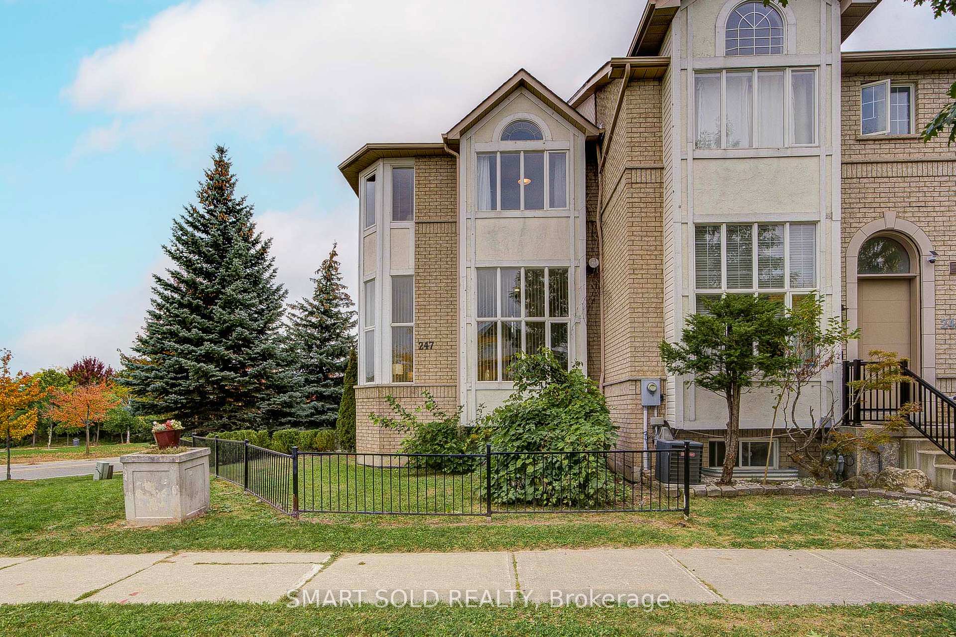 Photo 2 of 247 Shirley Drive, Richmond Hill, Rouge Woods — HOMEH