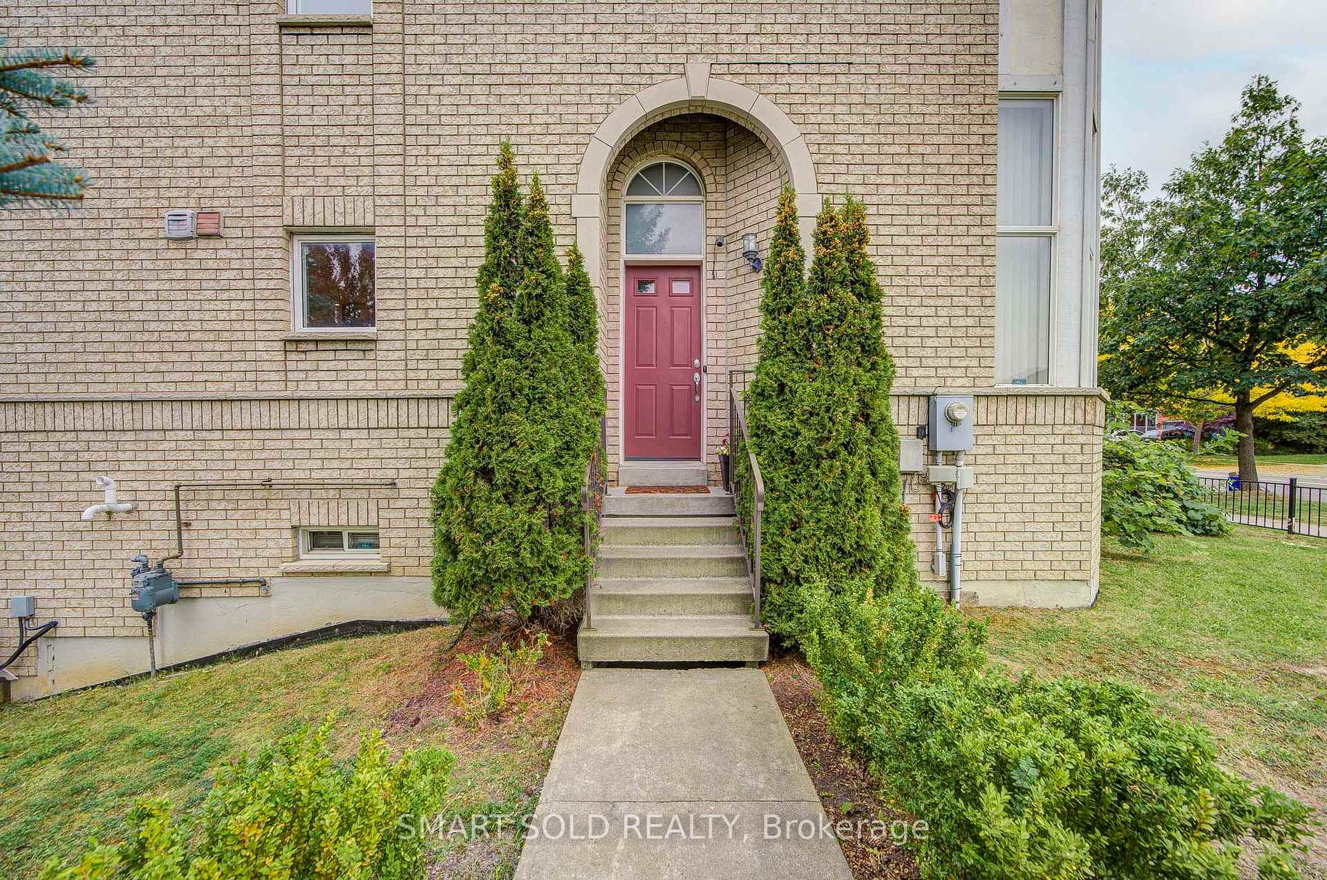 Photo 8 of 247 Shirley Drive, Richmond Hill, Rouge Woods — HOMEH