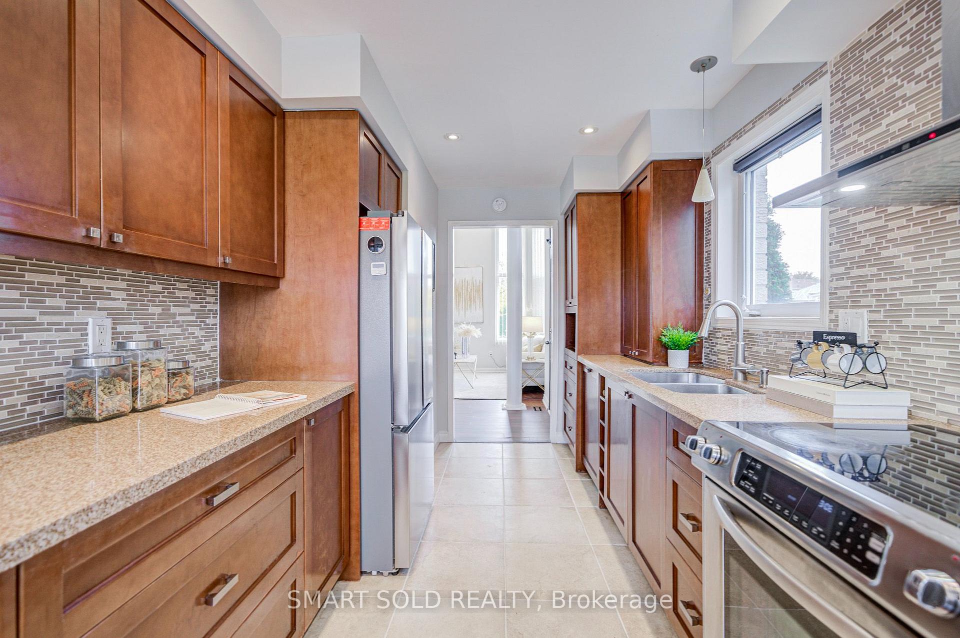 Photo 15 of 247 Shirley Drive, Richmond Hill, Rouge Woods — HOMEH
