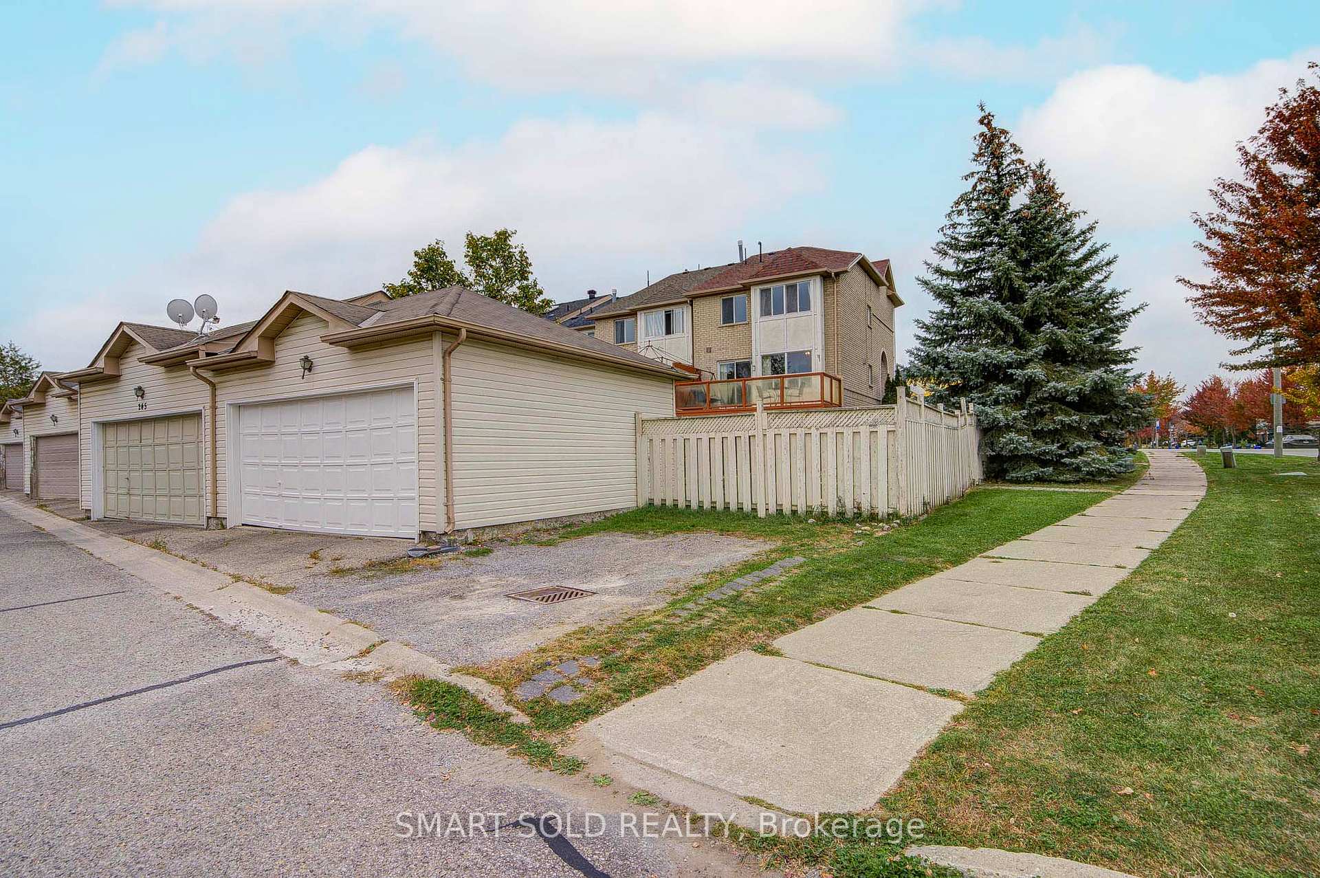 Photo 34 of 247 Shirley Drive, Richmond Hill, Rouge Woods — HOMEH