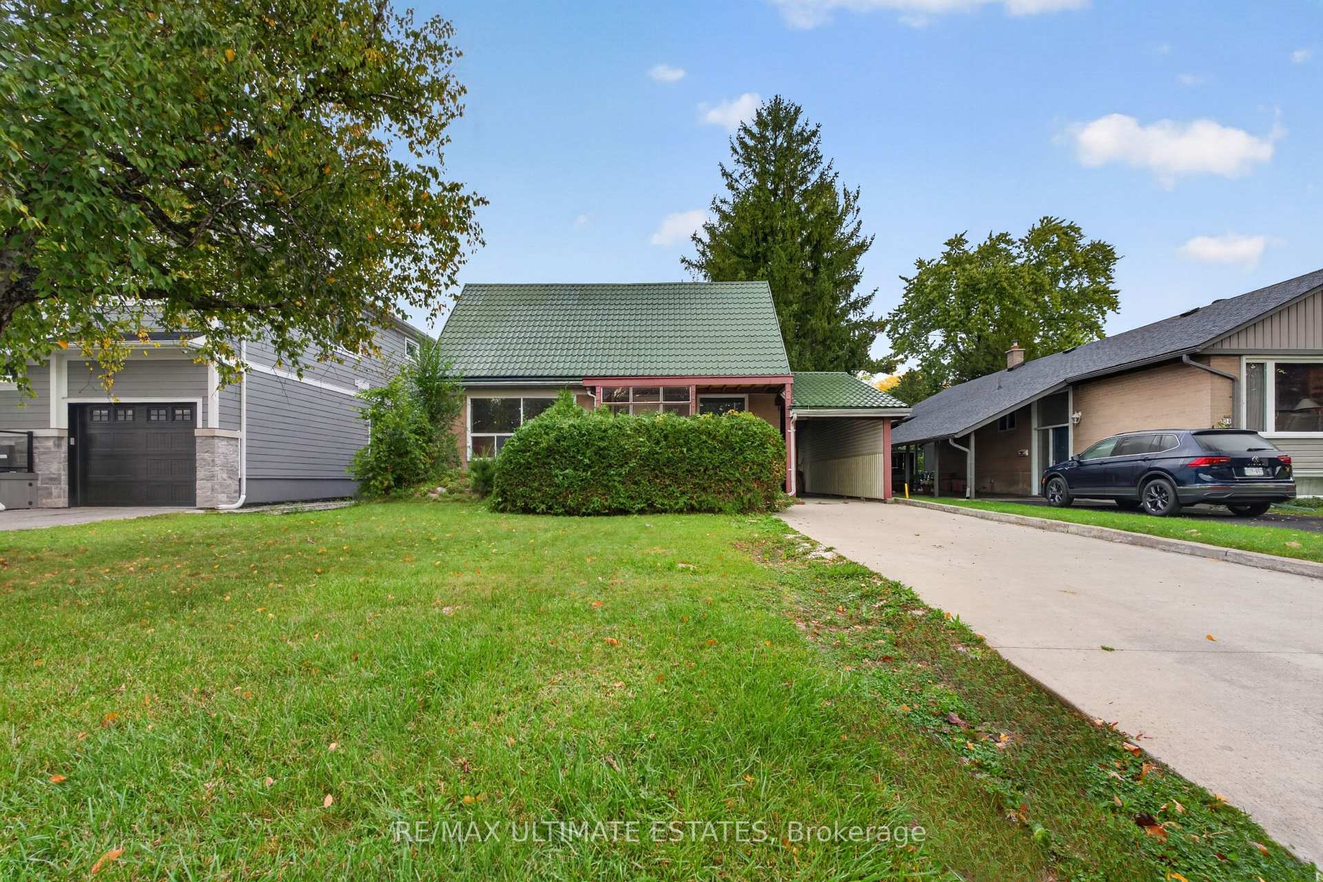 Photo 2 of 32 Broadleaf Road, North York, Banbury-Don Mills — HOMEH