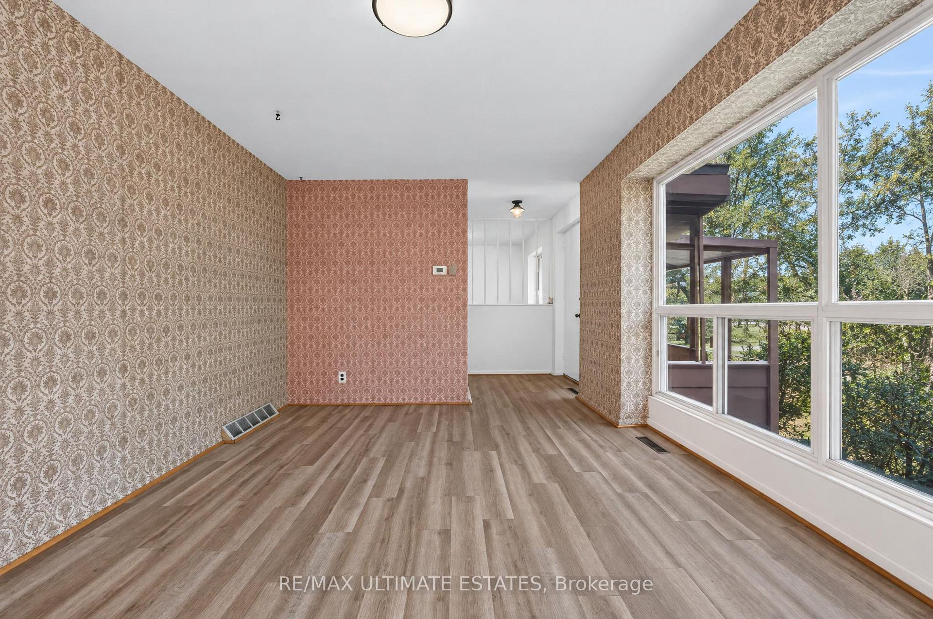 Photo 5 of 32 Broadleaf Road, North York, Banbury-Don Mills — HOMEH