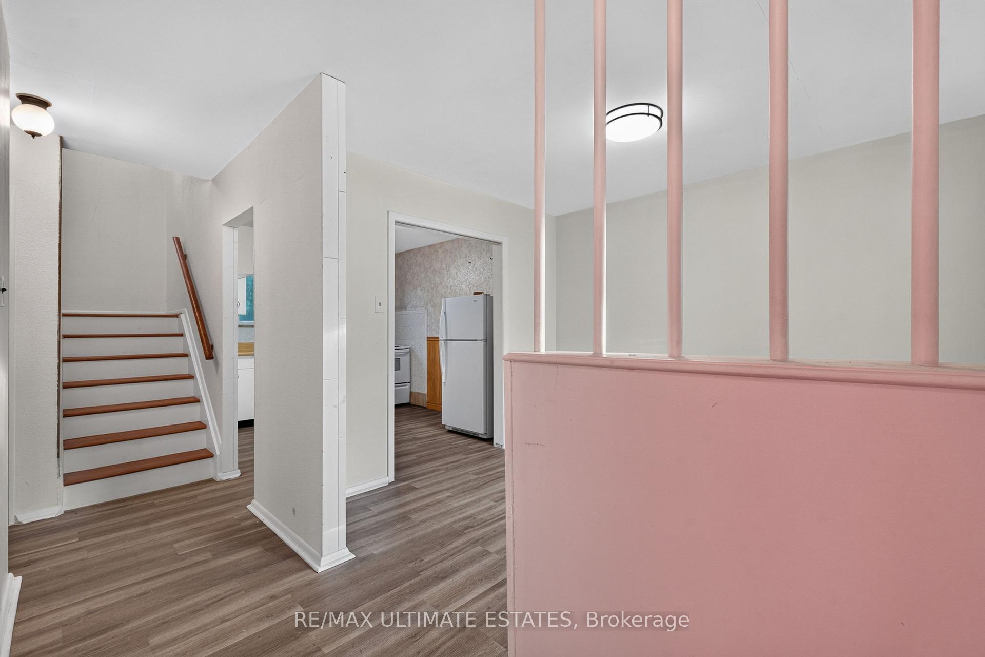 Photo 6 of 32 Broadleaf Road, North York, Banbury-Don Mills — HOMEH