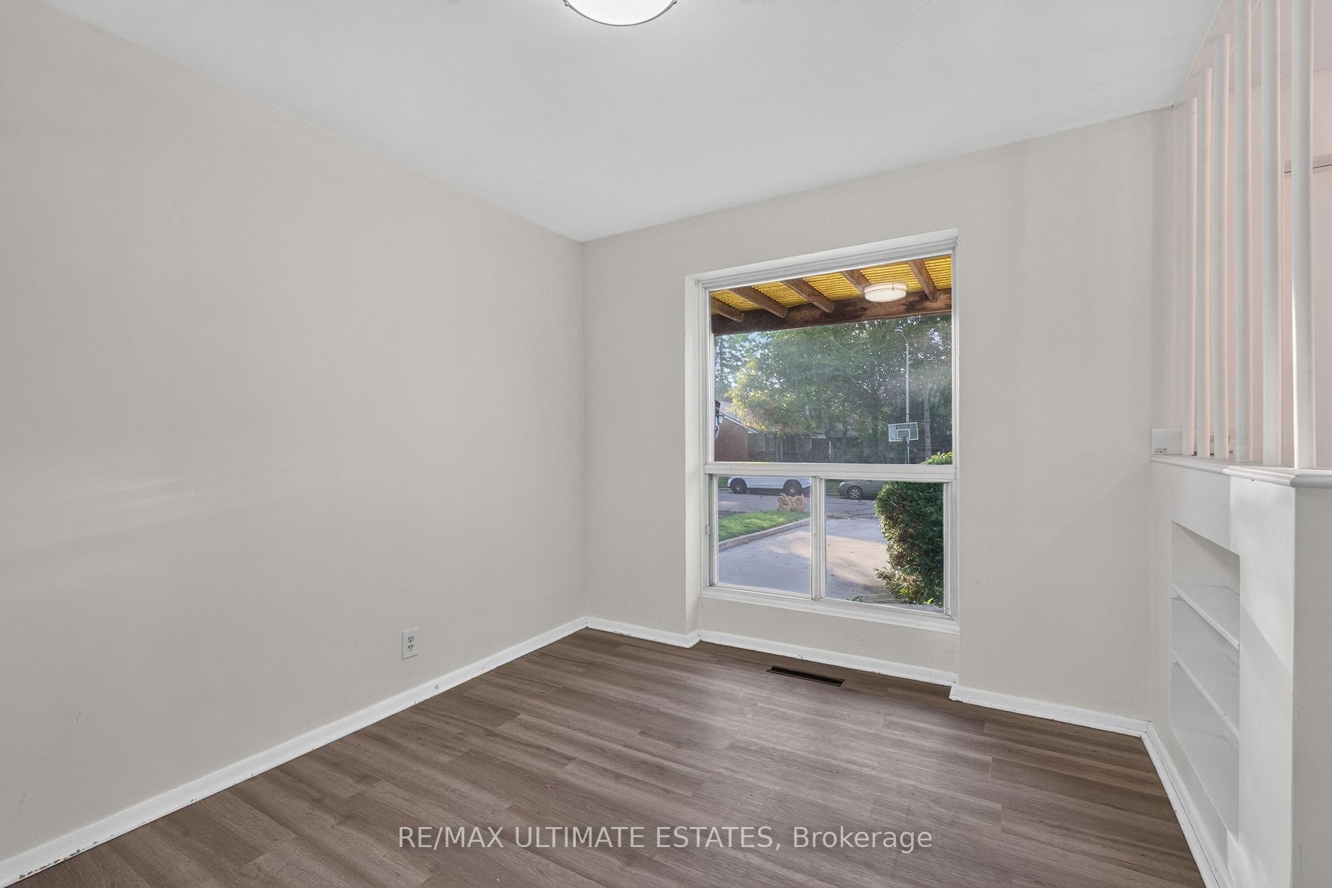 Photo 7 of 32 Broadleaf Road, North York, Banbury-Don Mills — HOMEH