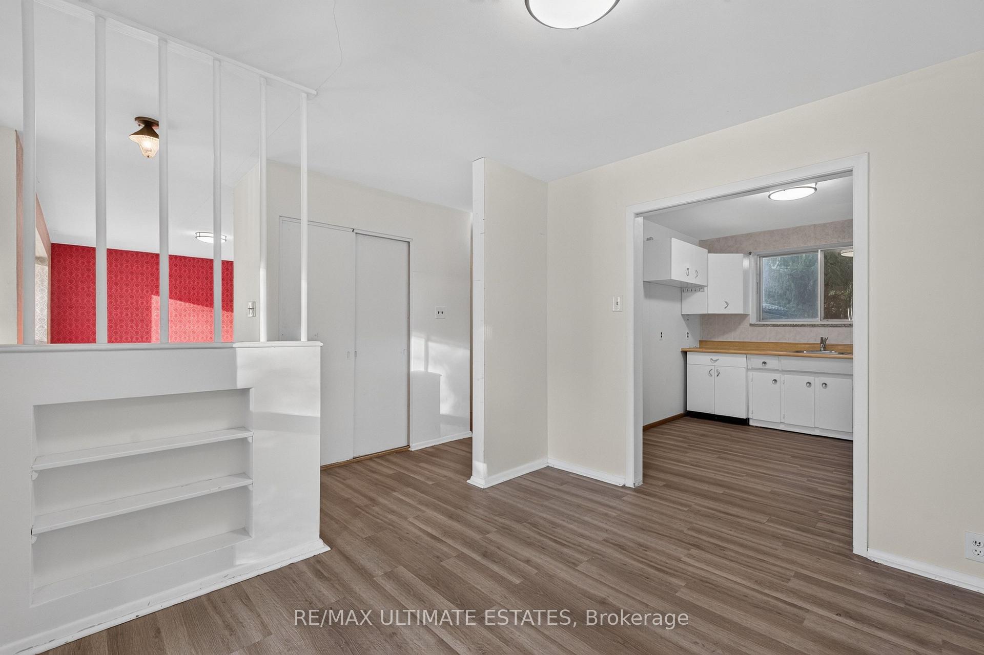 Photo 10 of 32 Broadleaf Road, North York, Banbury-Don Mills — HOMEH