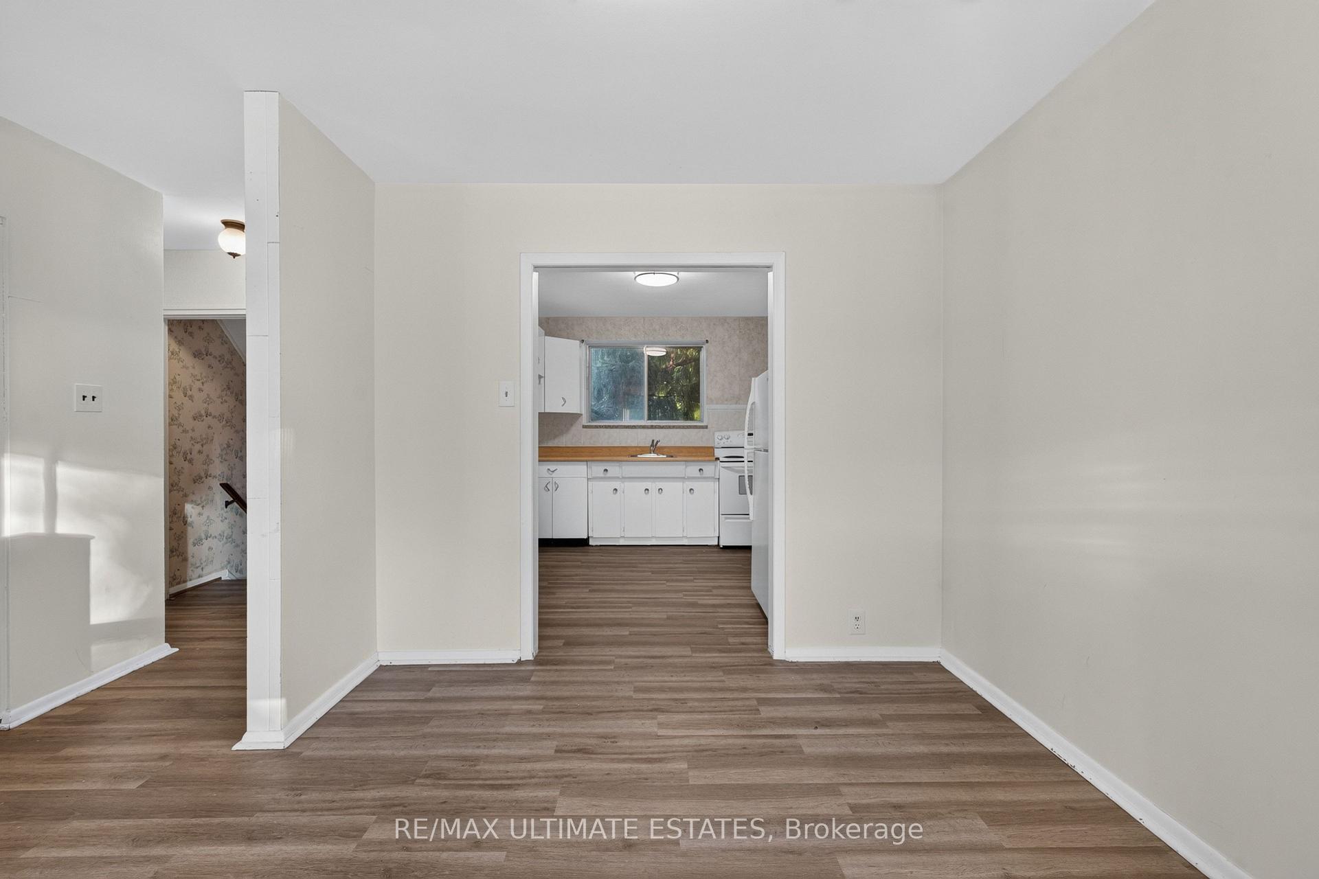 Photo 11 of 32 Broadleaf Road, North York, Banbury-Don Mills — HOMEH