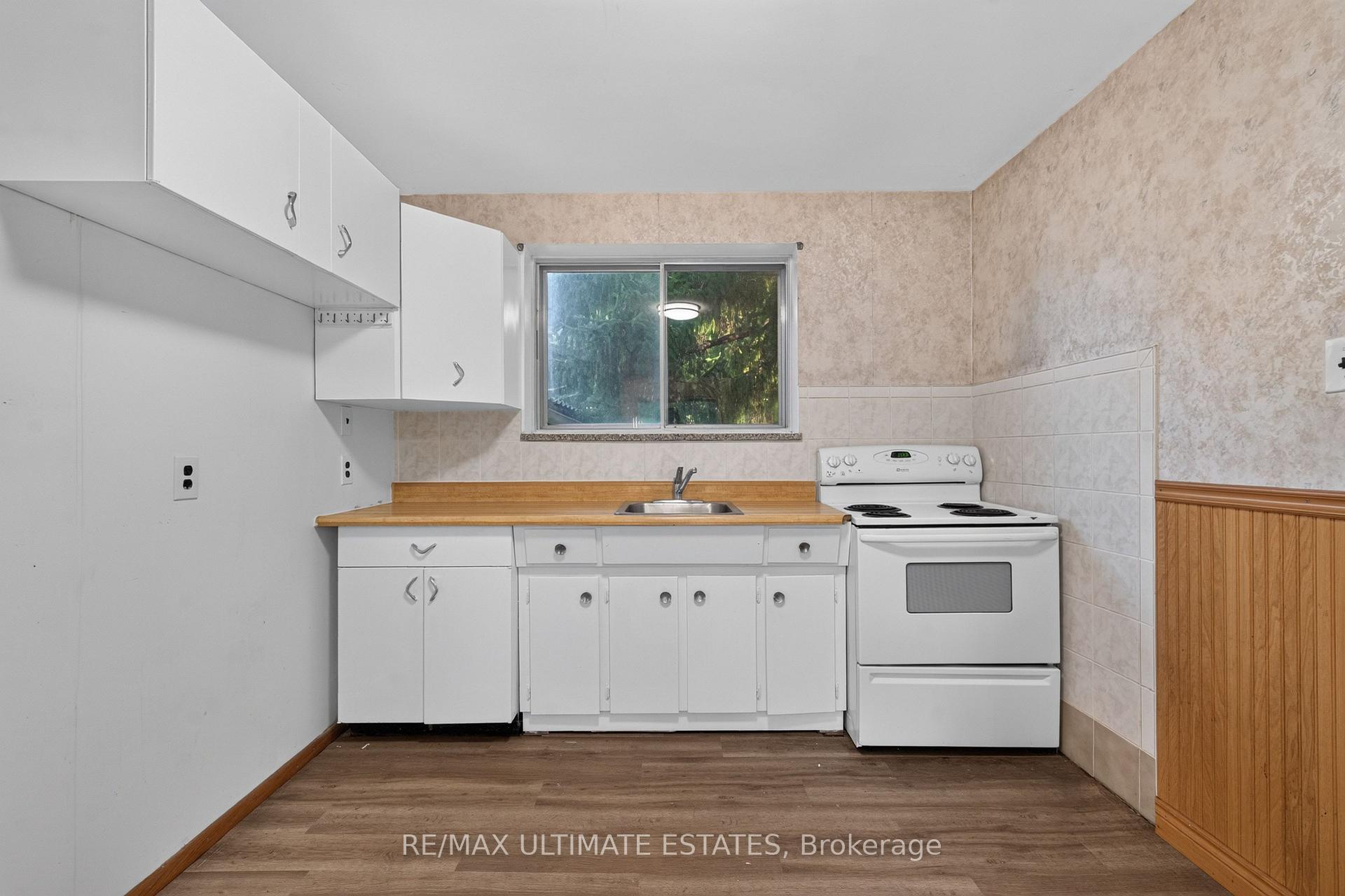 Photo 12 of 32 Broadleaf Road, North York, Banbury-Don Mills — HOMEH
