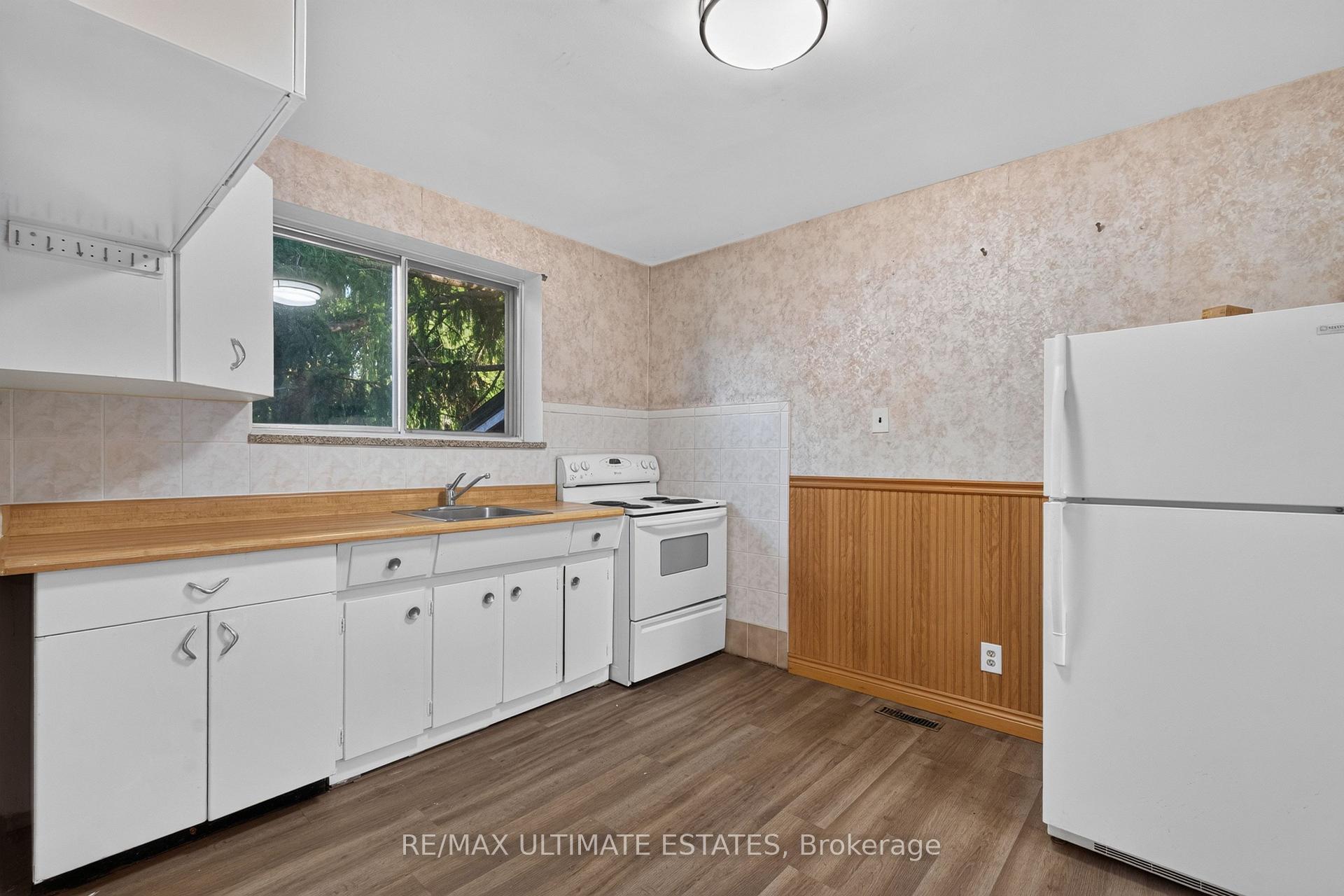 Photo 13 of 32 Broadleaf Road, North York, Banbury-Don Mills — HOMEH