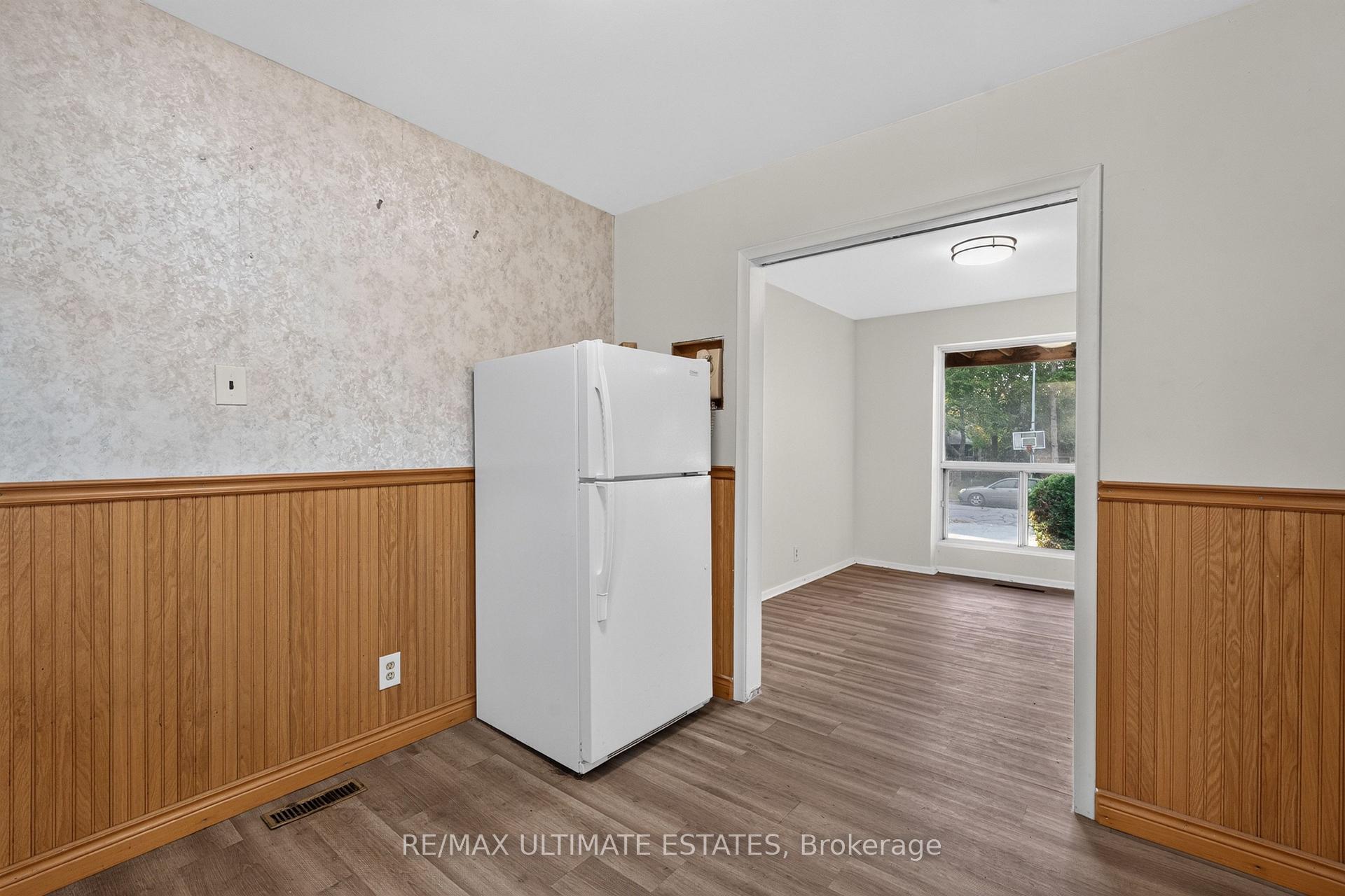 Photo 14 of 32 Broadleaf Road, North York, Banbury-Don Mills — HOMEH