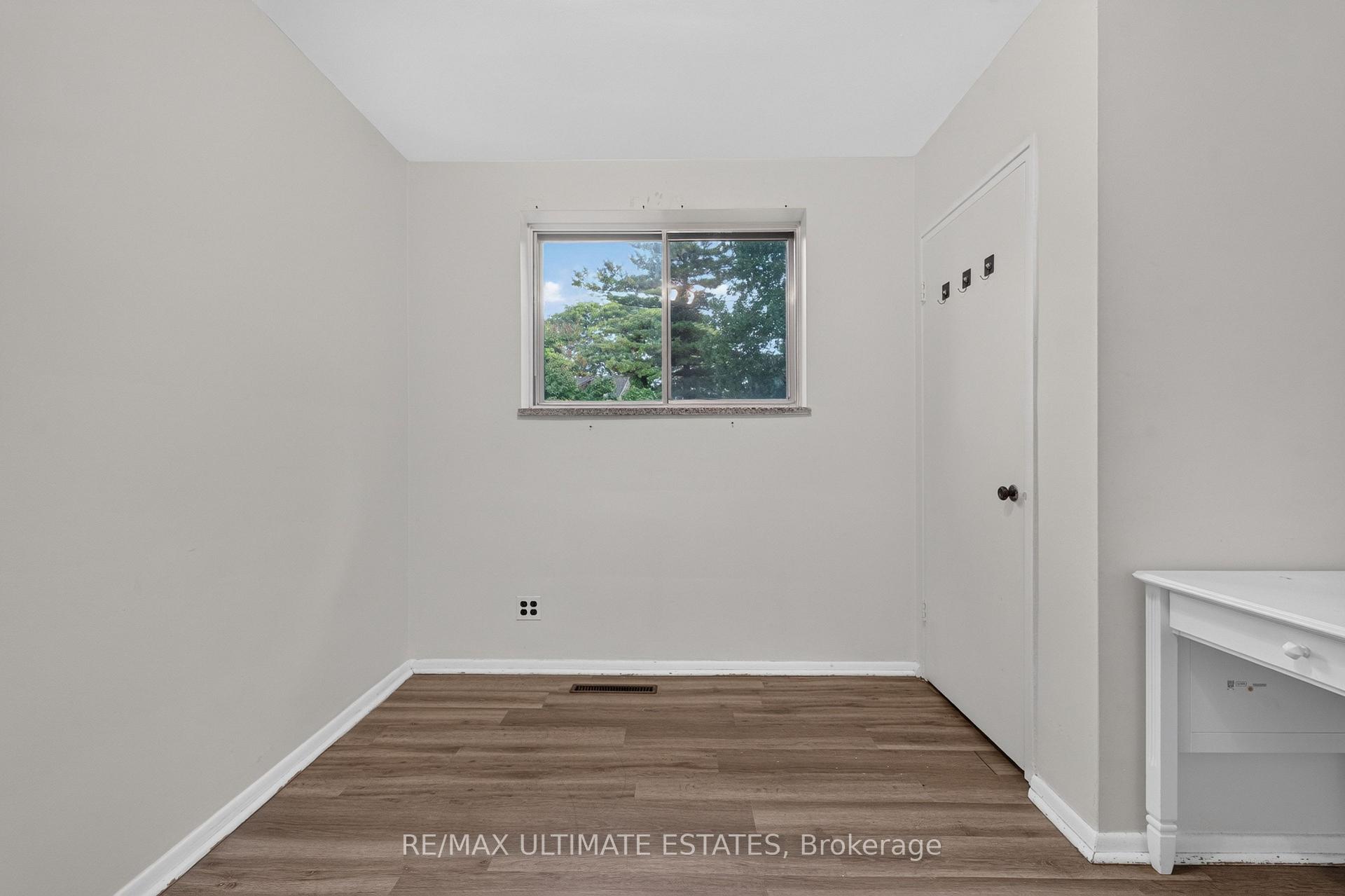 Photo 17 of 32 Broadleaf Road, North York, Banbury-Don Mills — HOMEH
