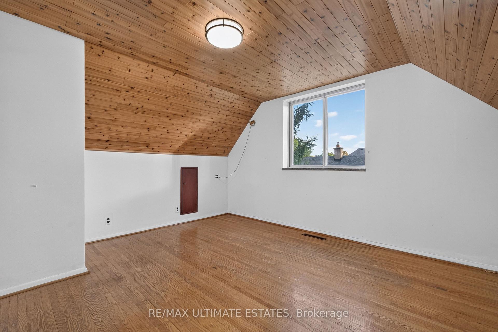 Photo 20 of 32 Broadleaf Road, North York, Banbury-Don Mills — HOMEH