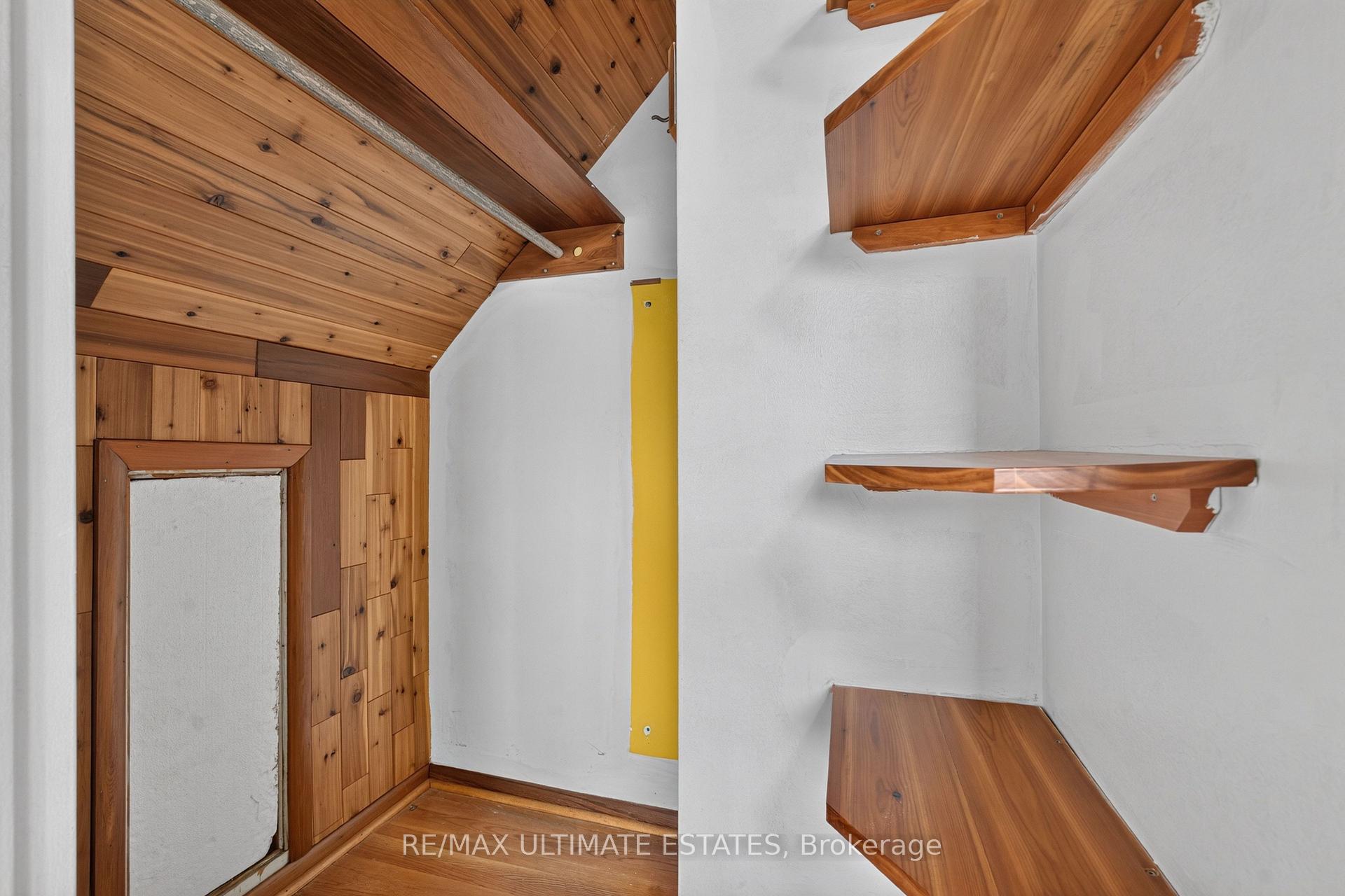Photo 21 of 32 Broadleaf Road, North York, Banbury-Don Mills — HOMEH