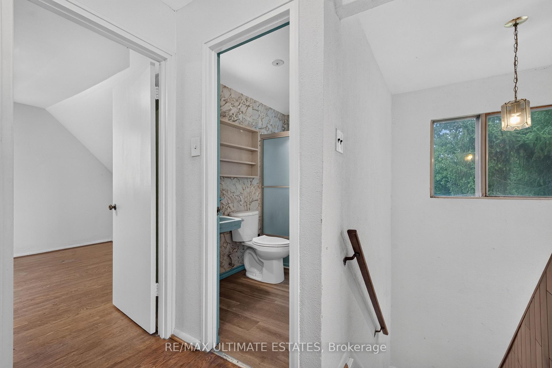 Photo 22 of 32 Broadleaf Road, North York, Banbury-Don Mills — HOMEH