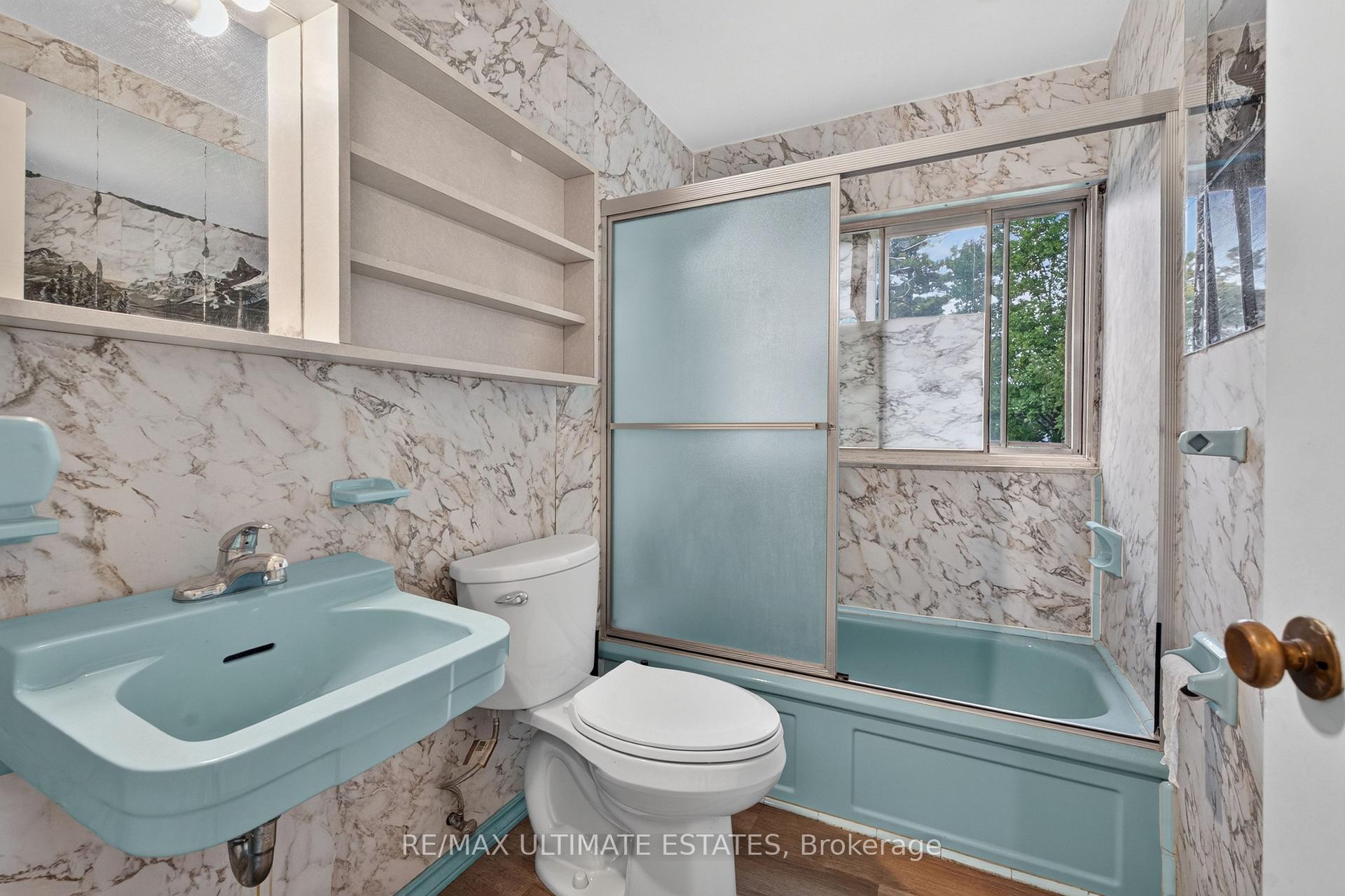 Photo 23 of 32 Broadleaf Road, North York, Banbury-Don Mills — HOMEH