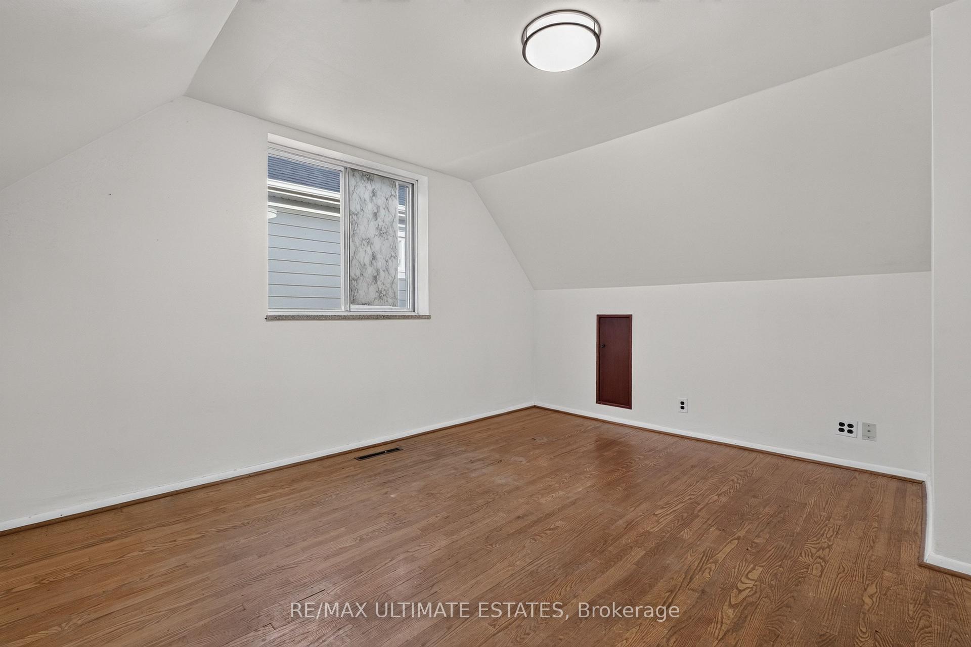 Photo 25 of 32 Broadleaf Road, North York, Banbury-Don Mills — HOMEH
