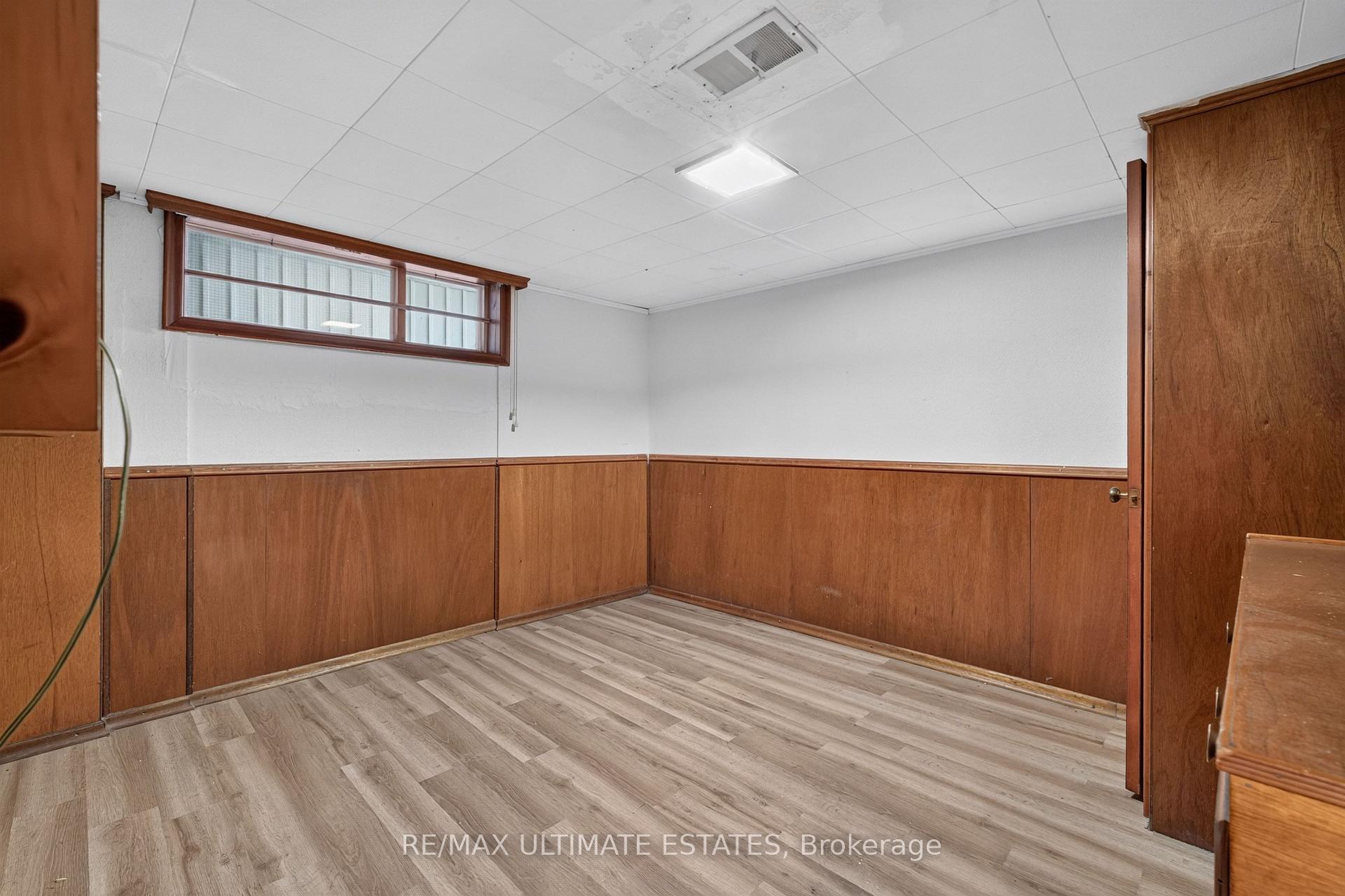 Photo 28 of 32 Broadleaf Road, North York, Banbury-Don Mills — HOMEH