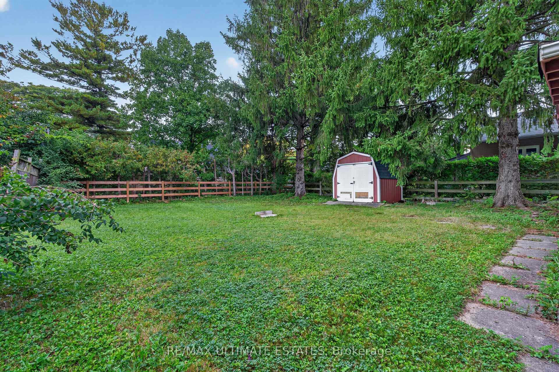 Photo 30 of 32 Broadleaf Road, North York, Banbury-Don Mills — HOMEH