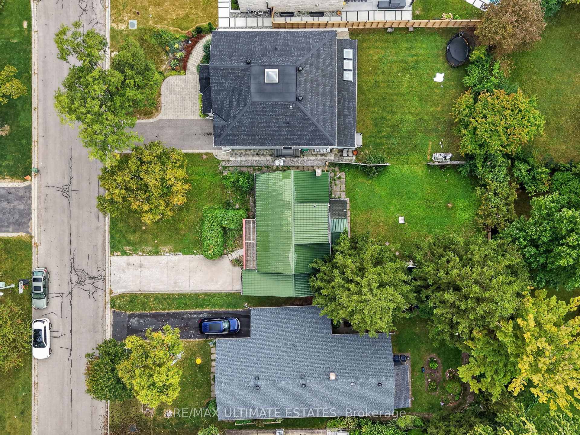 Photo 33 of 32 Broadleaf Road, North York, Banbury-Don Mills — HOMEH