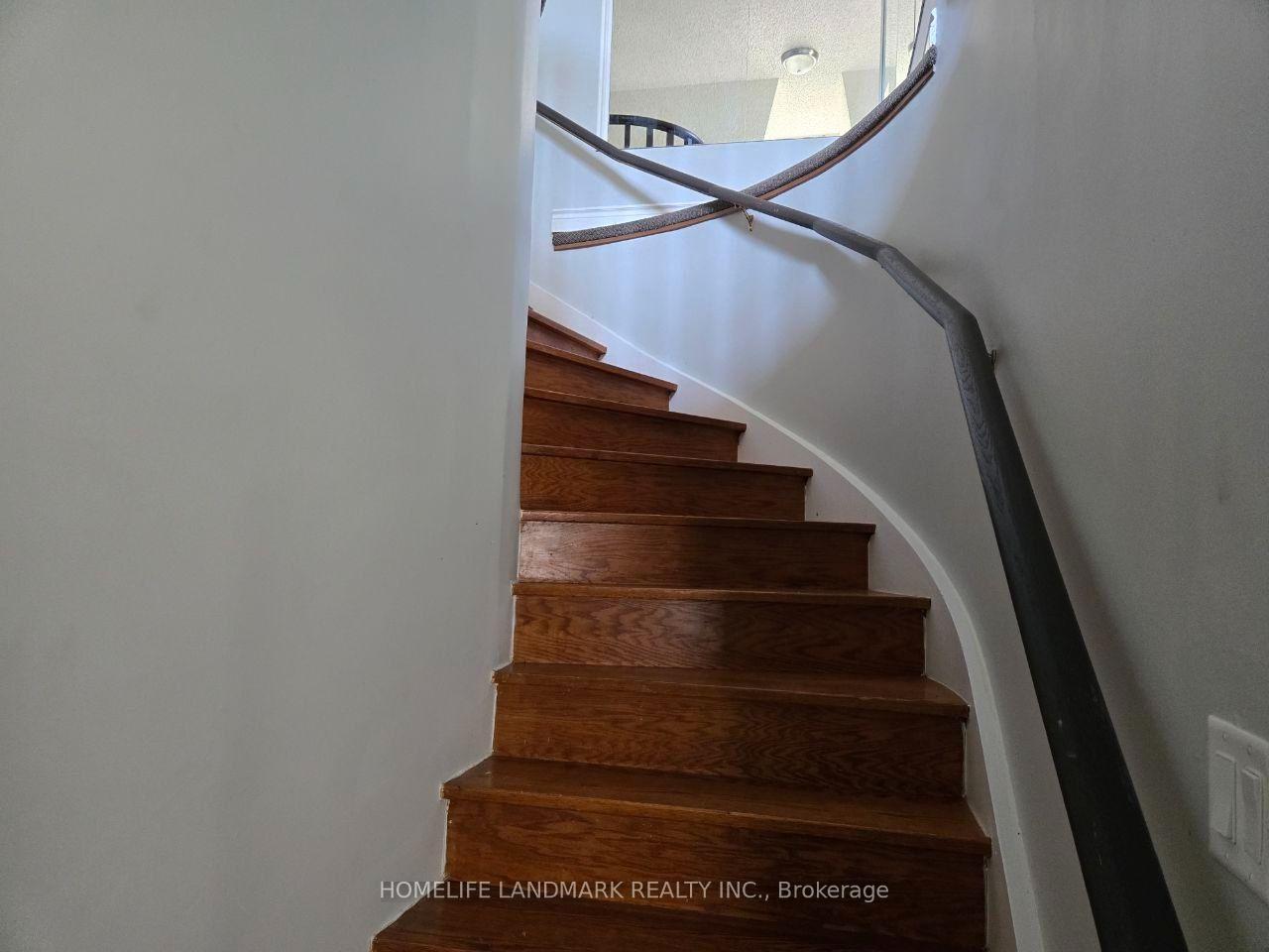 Photo 4 of Unit 2, 22 Centre Street, Aurora, Aurora Village — HOMEH