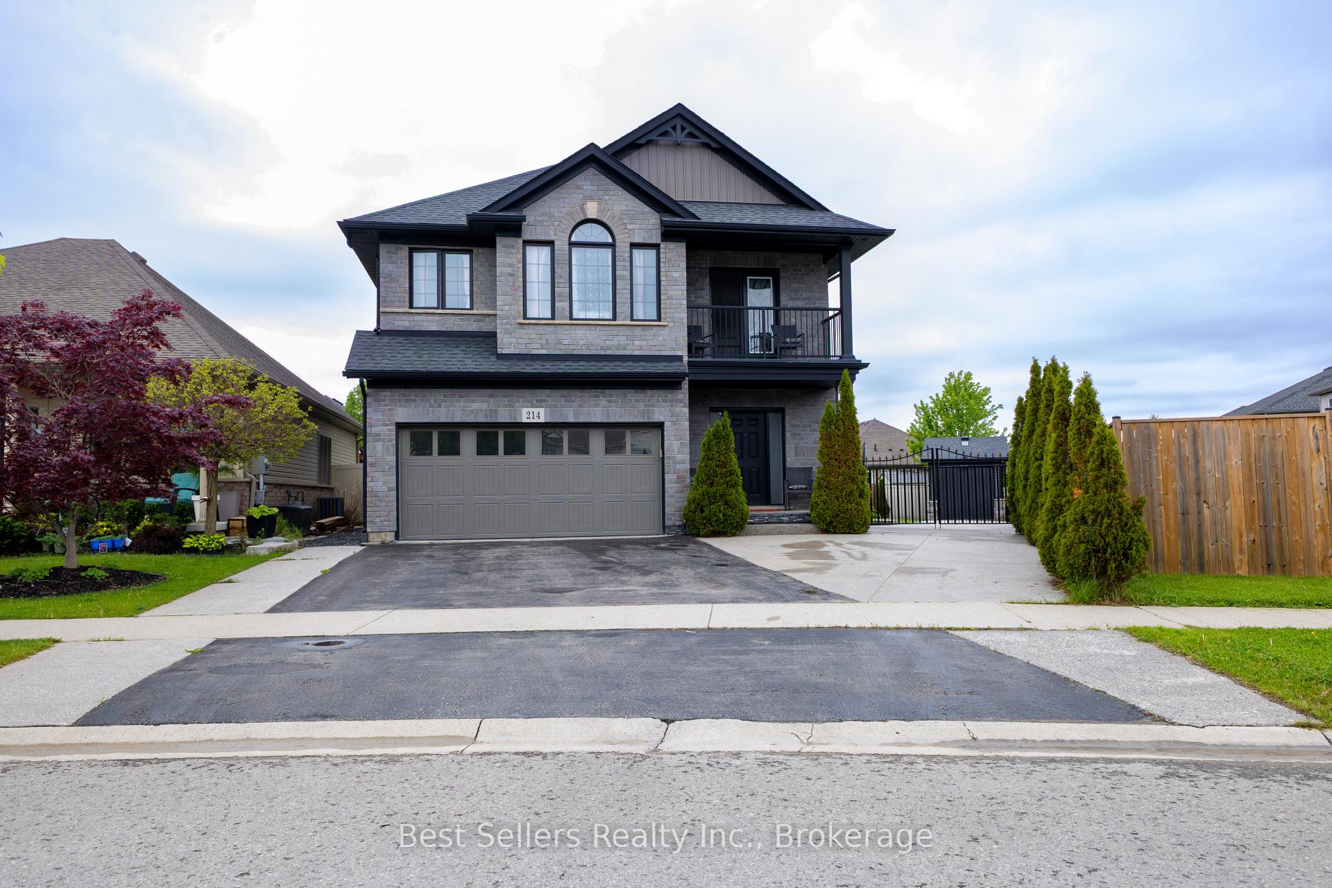 Photo of 214 Cardinal Crescent