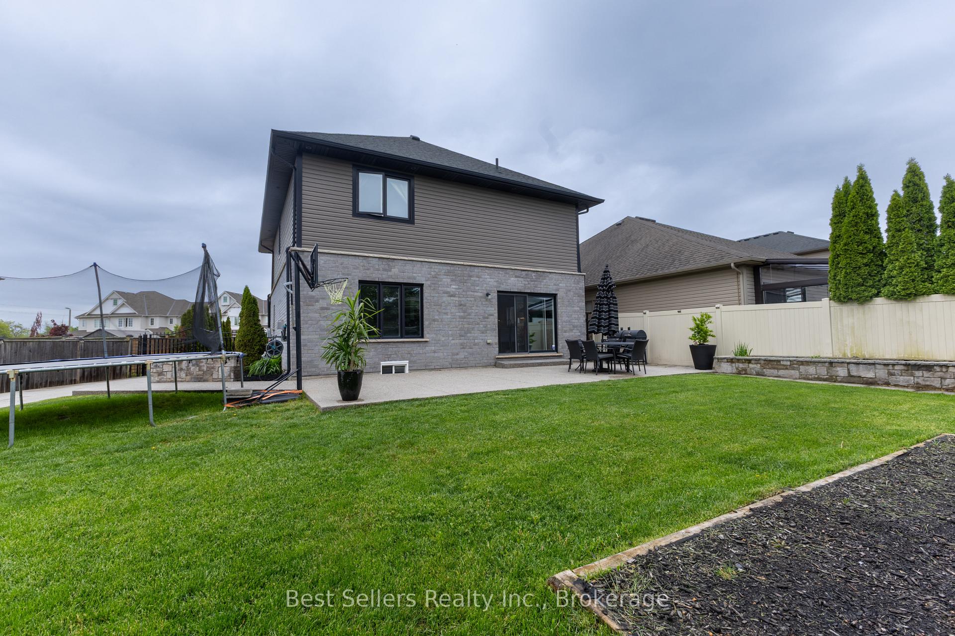 Photo 7 of 214 Cardinal Crescent, Welland, Coyle Creek — HOMEH