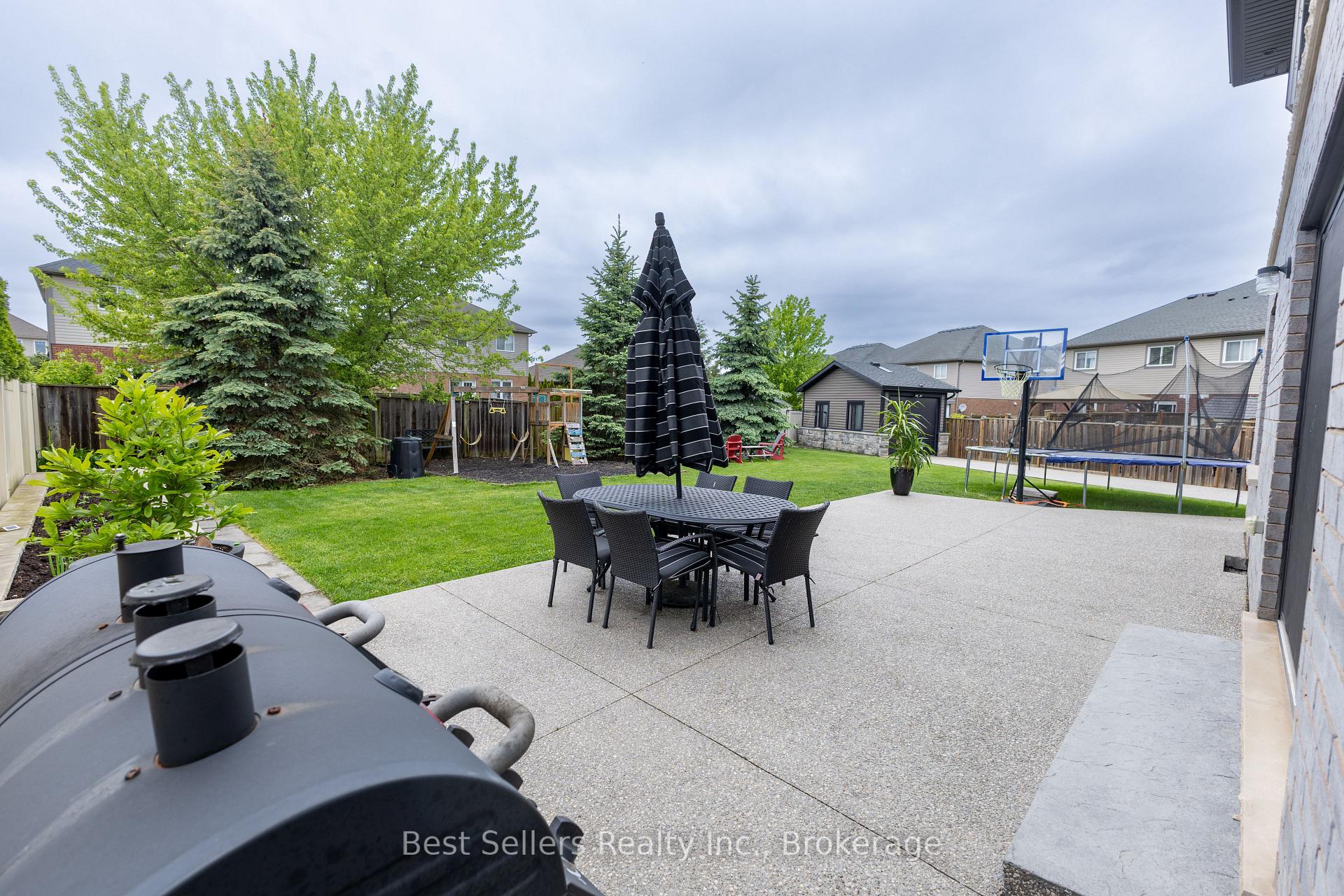 Photo 8 of 214 Cardinal Crescent, Welland, Coyle Creek — HOMEH
