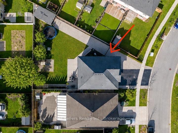 Photo 9 of 214 Cardinal Crescent, Welland, Coyle Creek — HOMEH