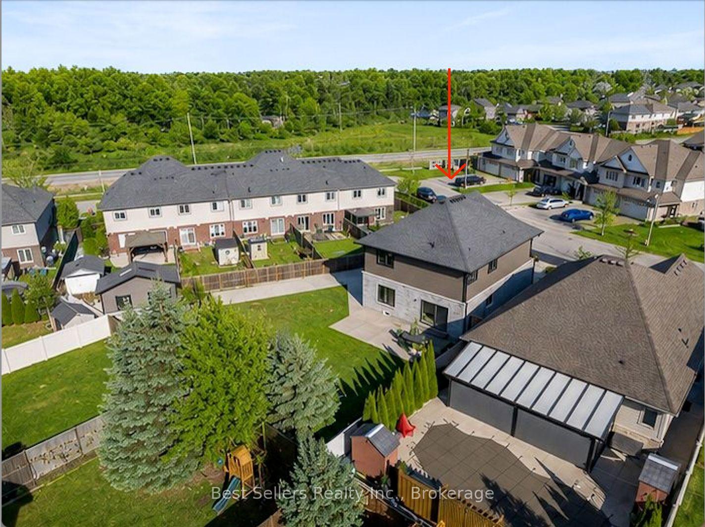 Photo 10 of 214 Cardinal Crescent, Welland, Coyle Creek — HOMEH