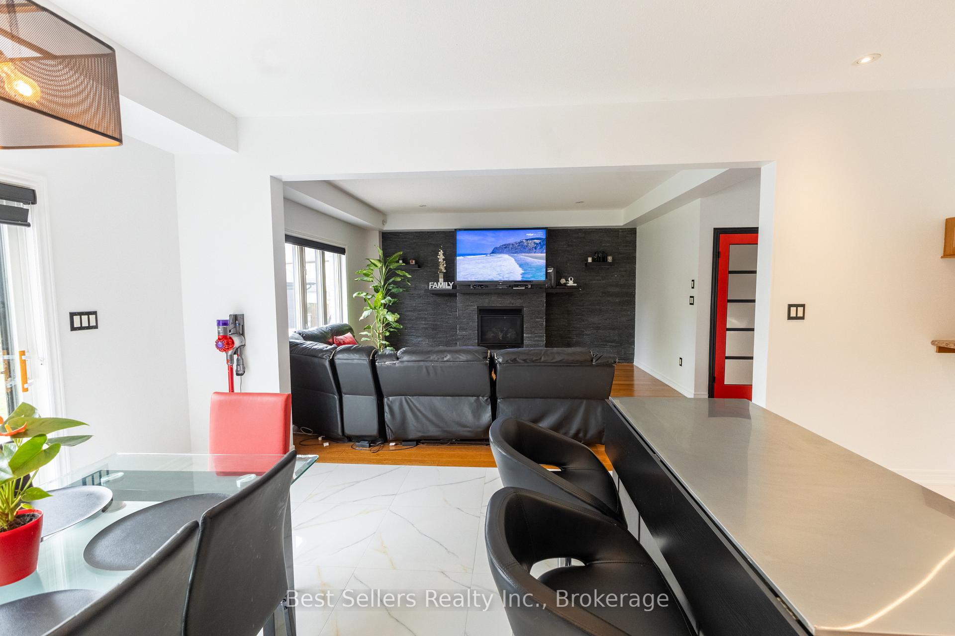 Photo 14 of 214 Cardinal Crescent, Welland, Coyle Creek — HOMEH