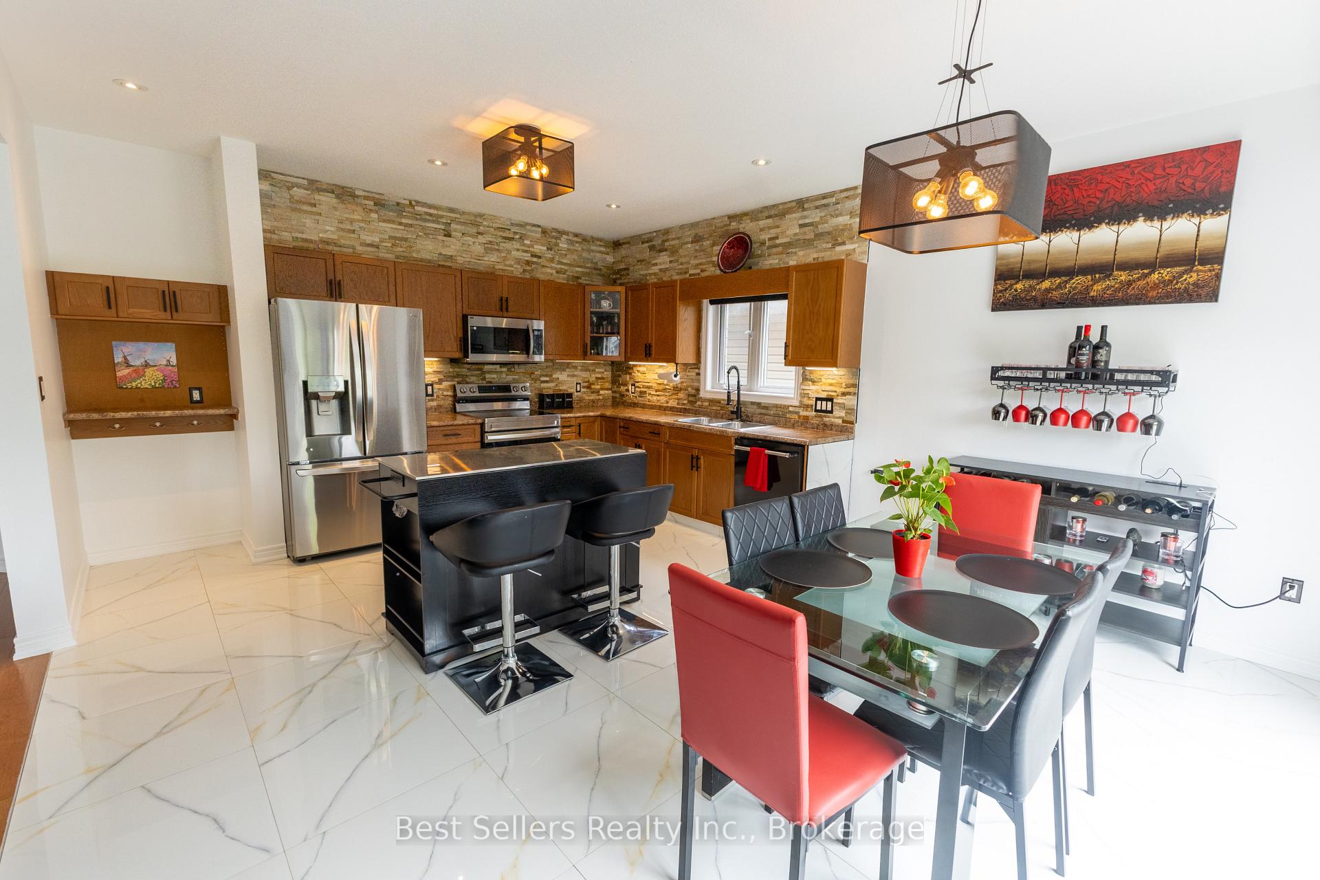 Photo 16 of 214 Cardinal Crescent, Welland, Coyle Creek — HOMEH