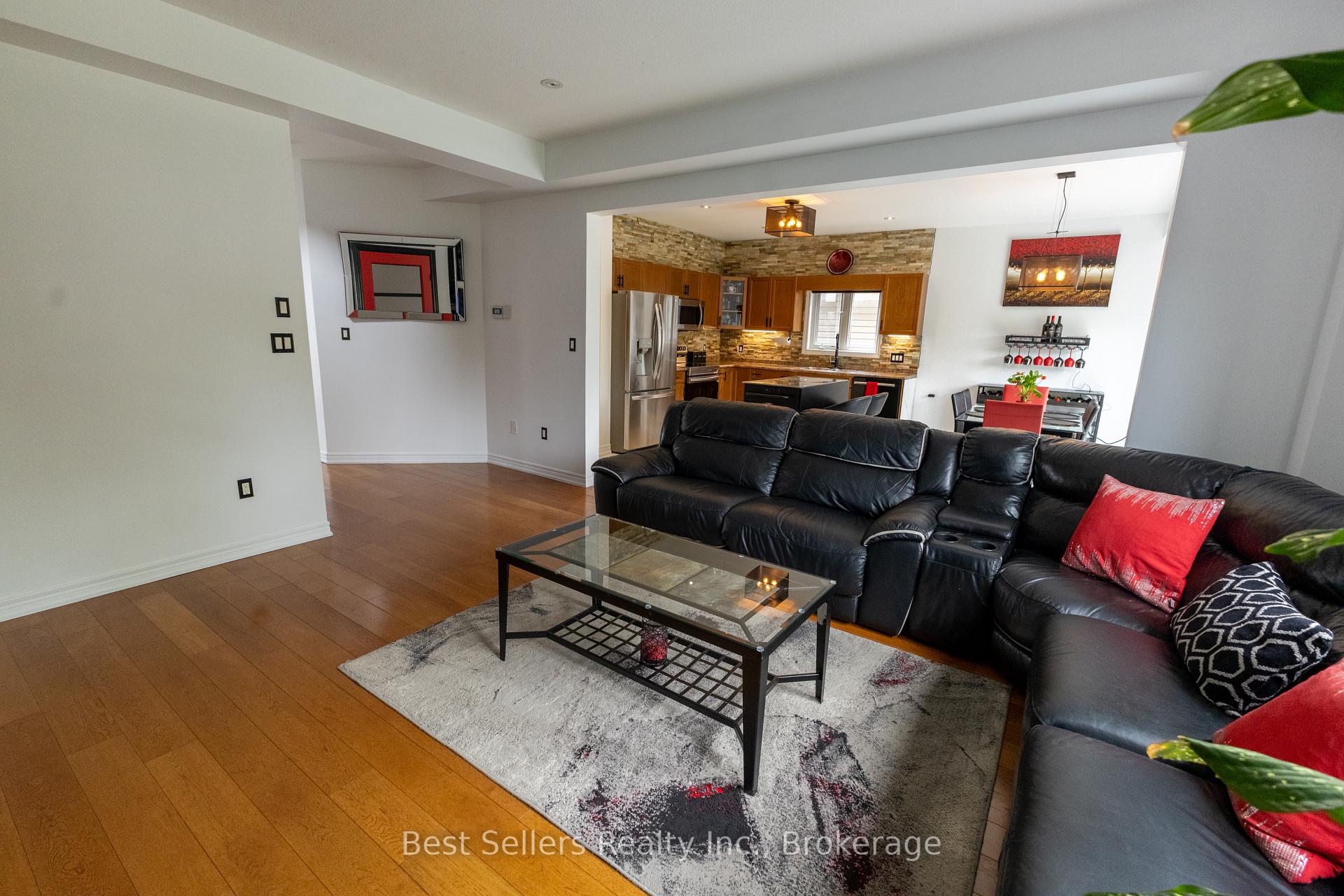 Photo 18 of 214 Cardinal Crescent, Welland, Coyle Creek — HOMEH