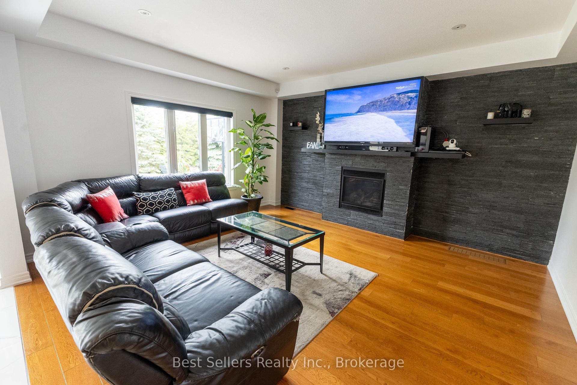Photo 19 of 214 Cardinal Crescent, Welland, Coyle Creek — HOMEH