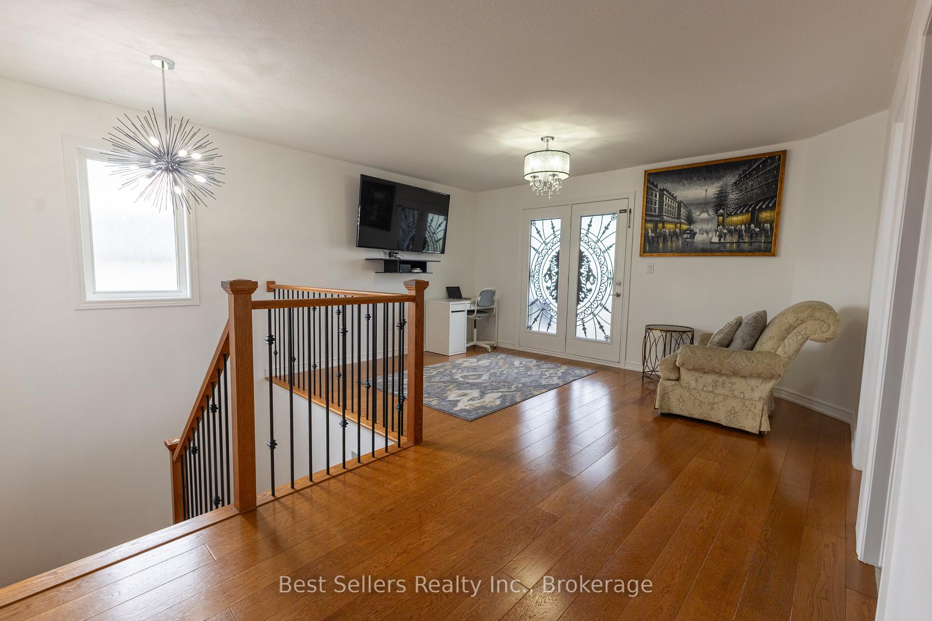 Photo 21 of 214 Cardinal Crescent, Welland, Coyle Creek — HOMEH