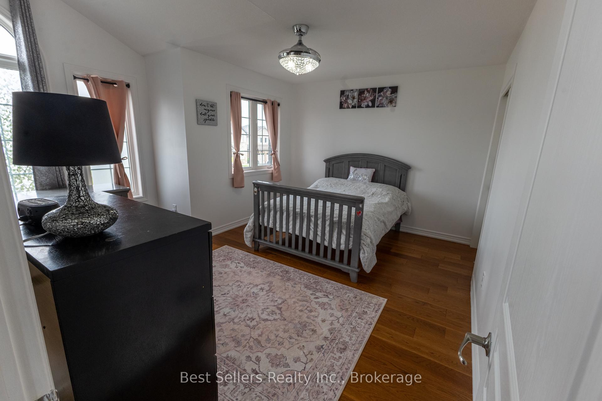 Photo 26 of 214 Cardinal Crescent, Welland, Coyle Creek — HOMEH
