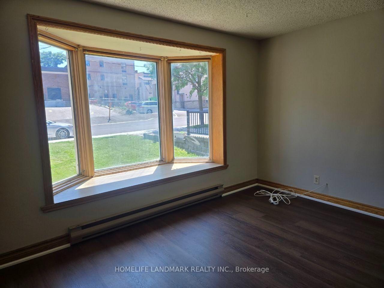 Photo 8 of Unit 1, 22 Centre Street, Aurora, Aurora Village — HOMEH