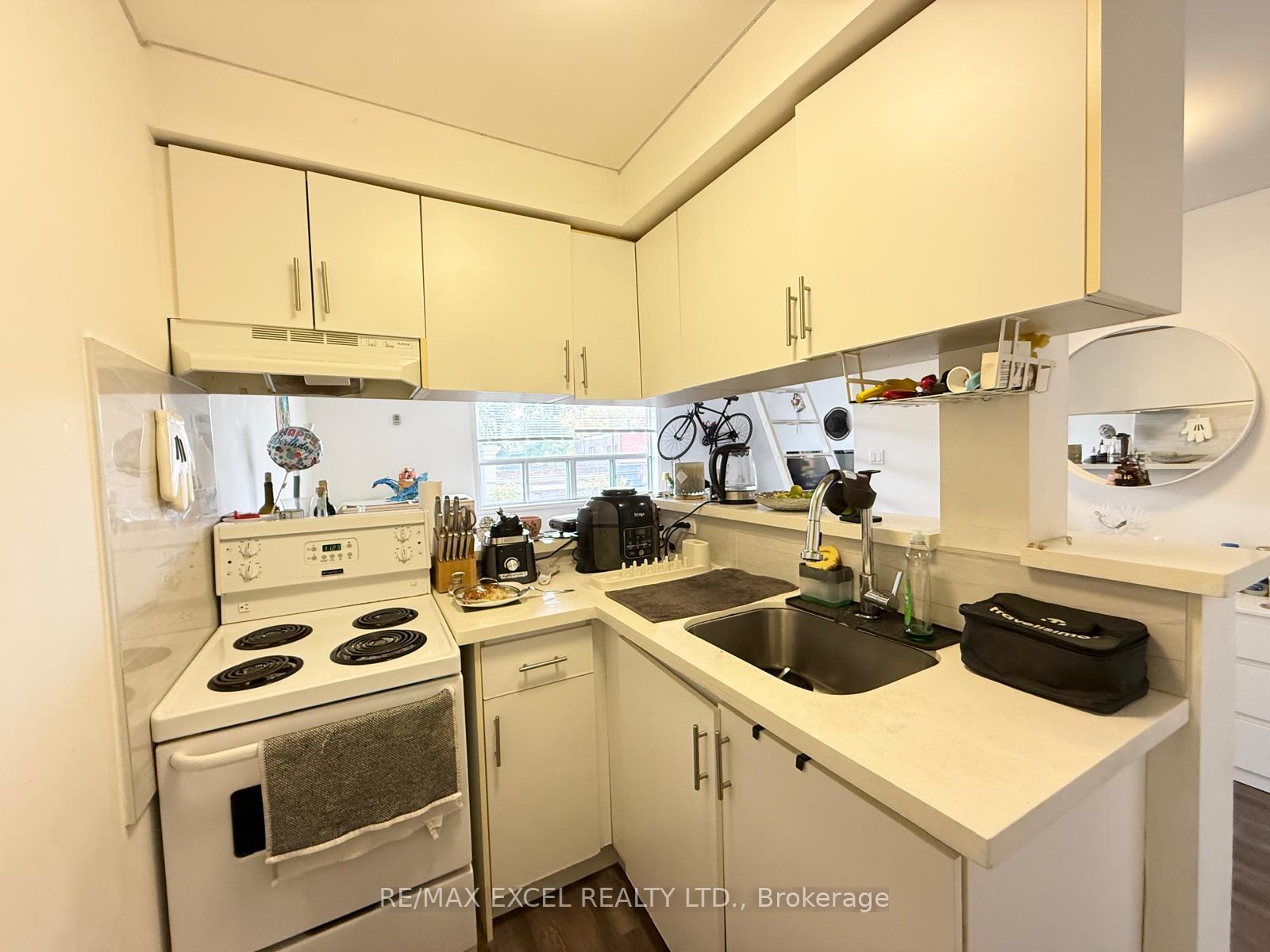 Photo 14 of Unit 305, 666 St Clair Avenue W, Toronto, Humewood-Cedarvale — HOMEH