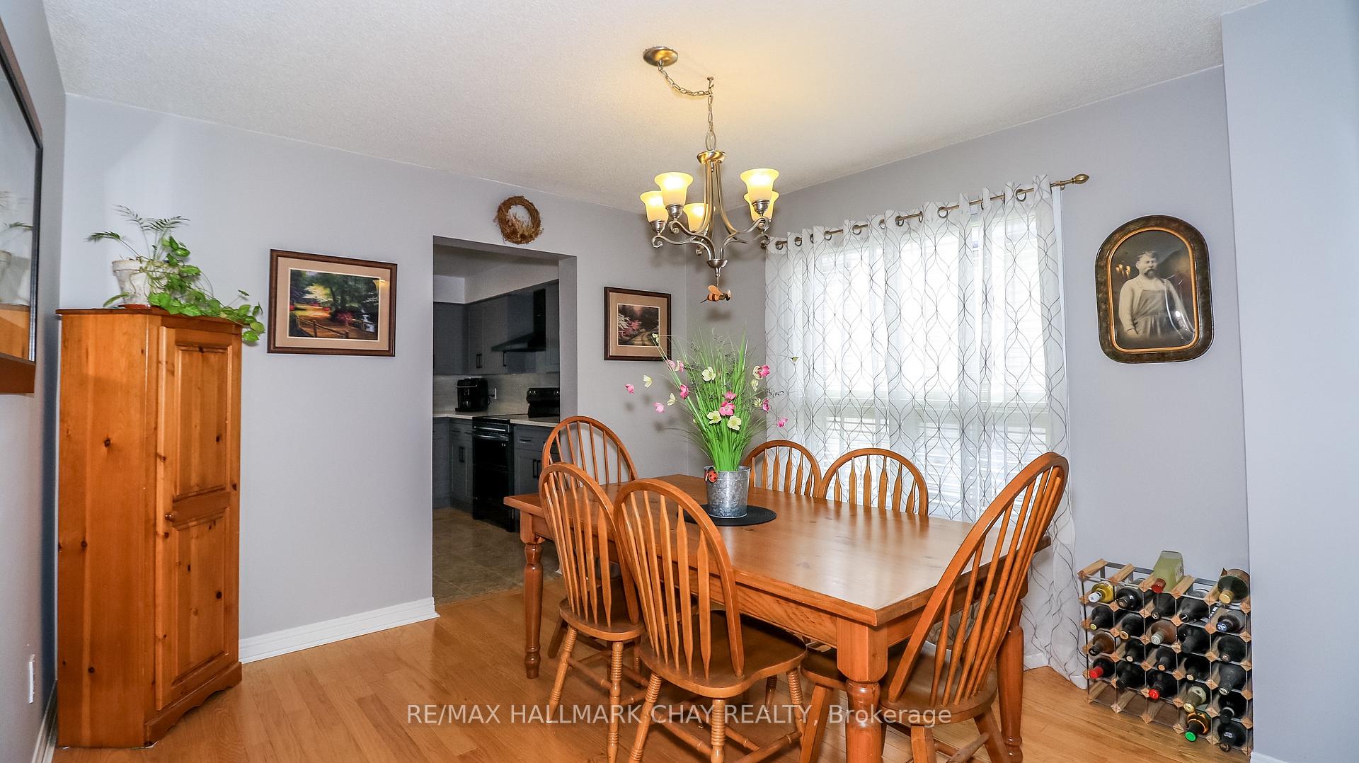 Photo 7 of 79 Browning Trail, Barrie, Letitia Heights — HOMEH