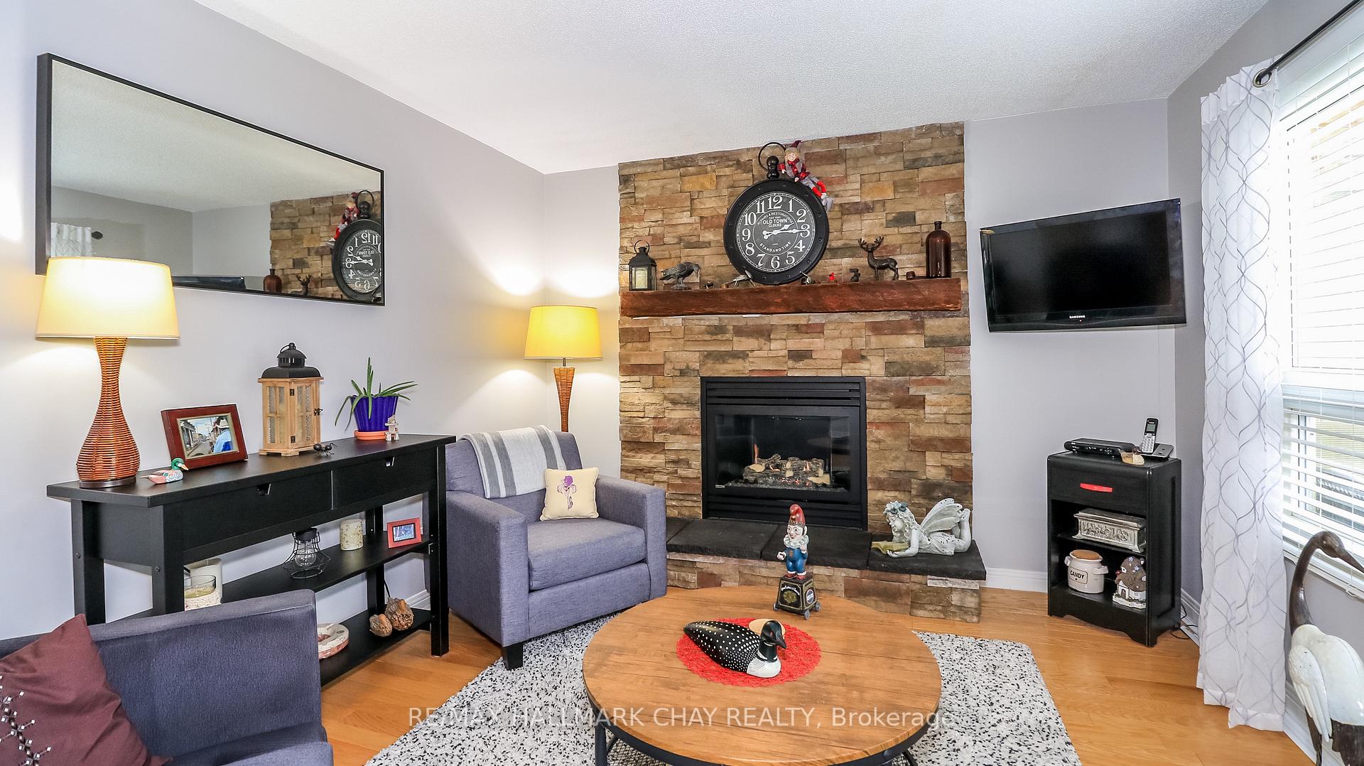 Photo 9 of 79 Browning Trail, Barrie, Letitia Heights — HOMEH