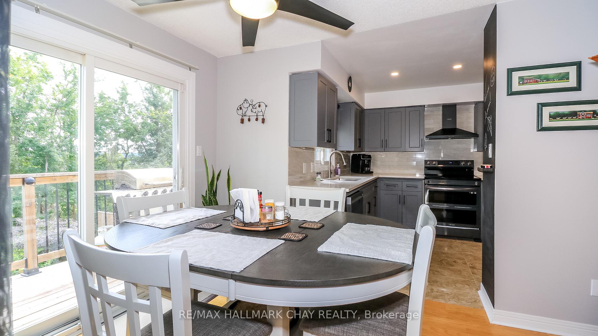 Photo 11 of 79 Browning Trail, Barrie, Letitia Heights — HOMEH