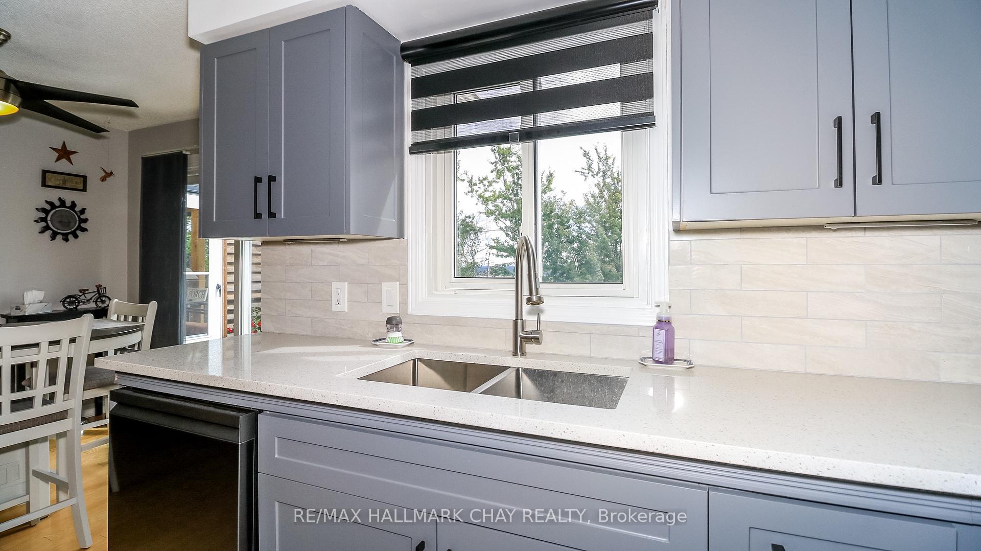 Photo 13 of 79 Browning Trail, Barrie, Letitia Heights — HOMEH