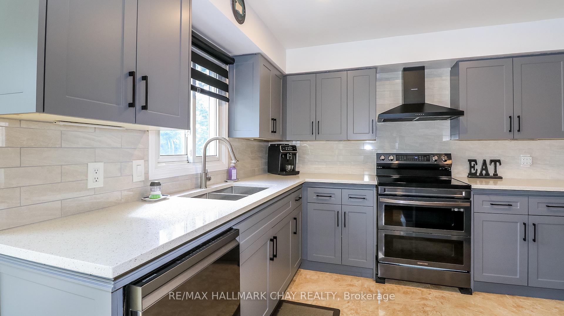 Photo 15 of 79 Browning Trail, Barrie, Letitia Heights — HOMEH