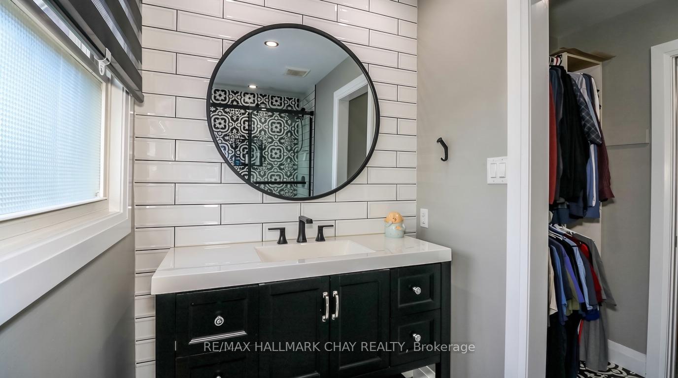 Photo 20 of 79 Browning Trail, Barrie, Letitia Heights — HOMEH